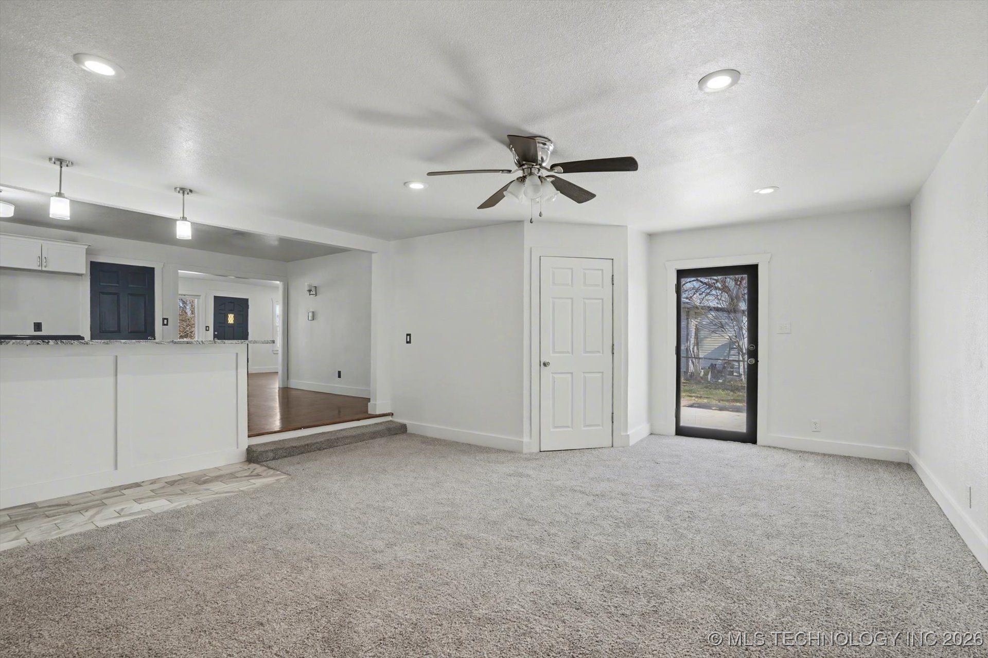 805 E Fort Worth Street Property Photo 17