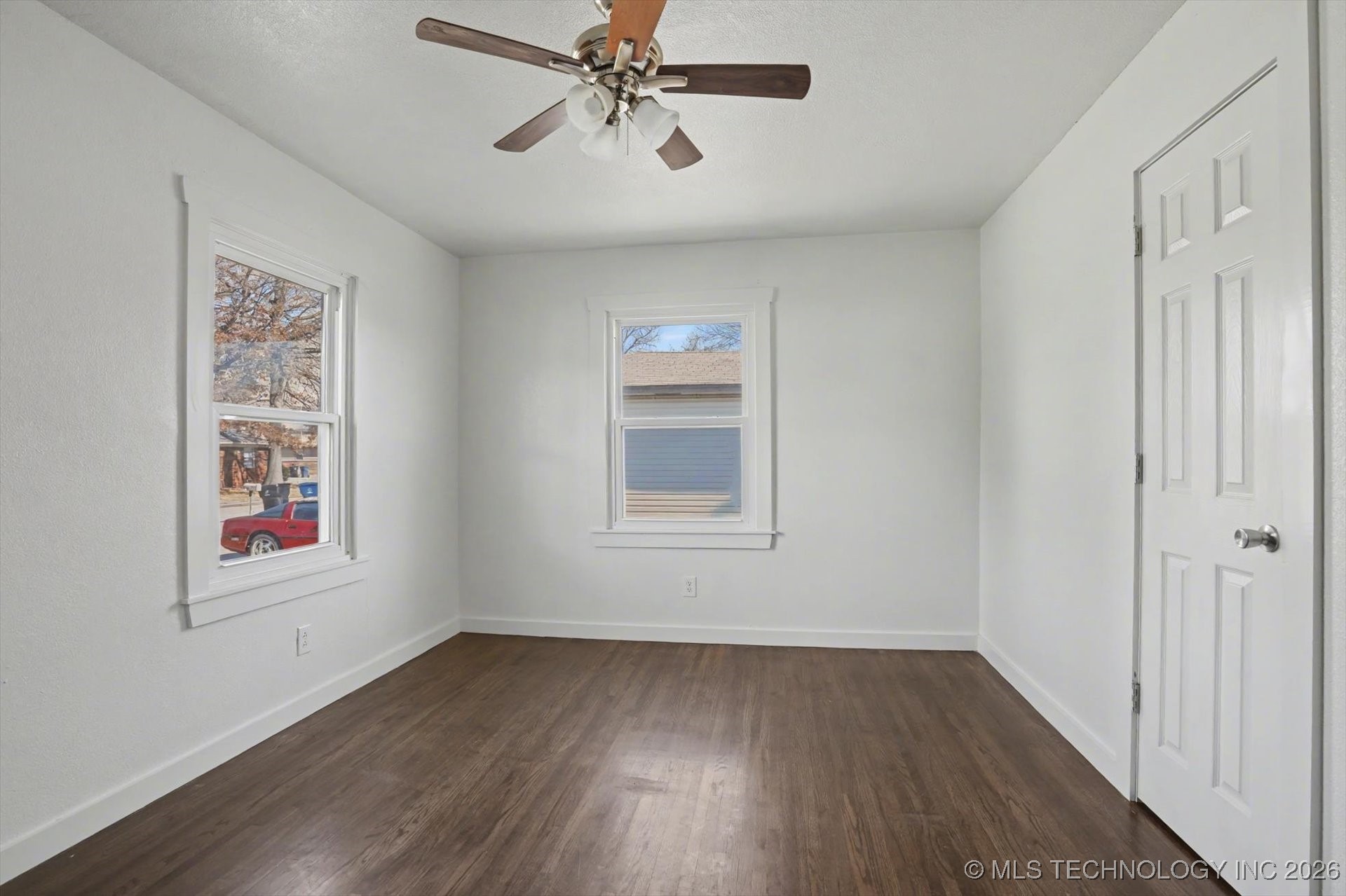 805 E Fort Worth Street Property Photo 18