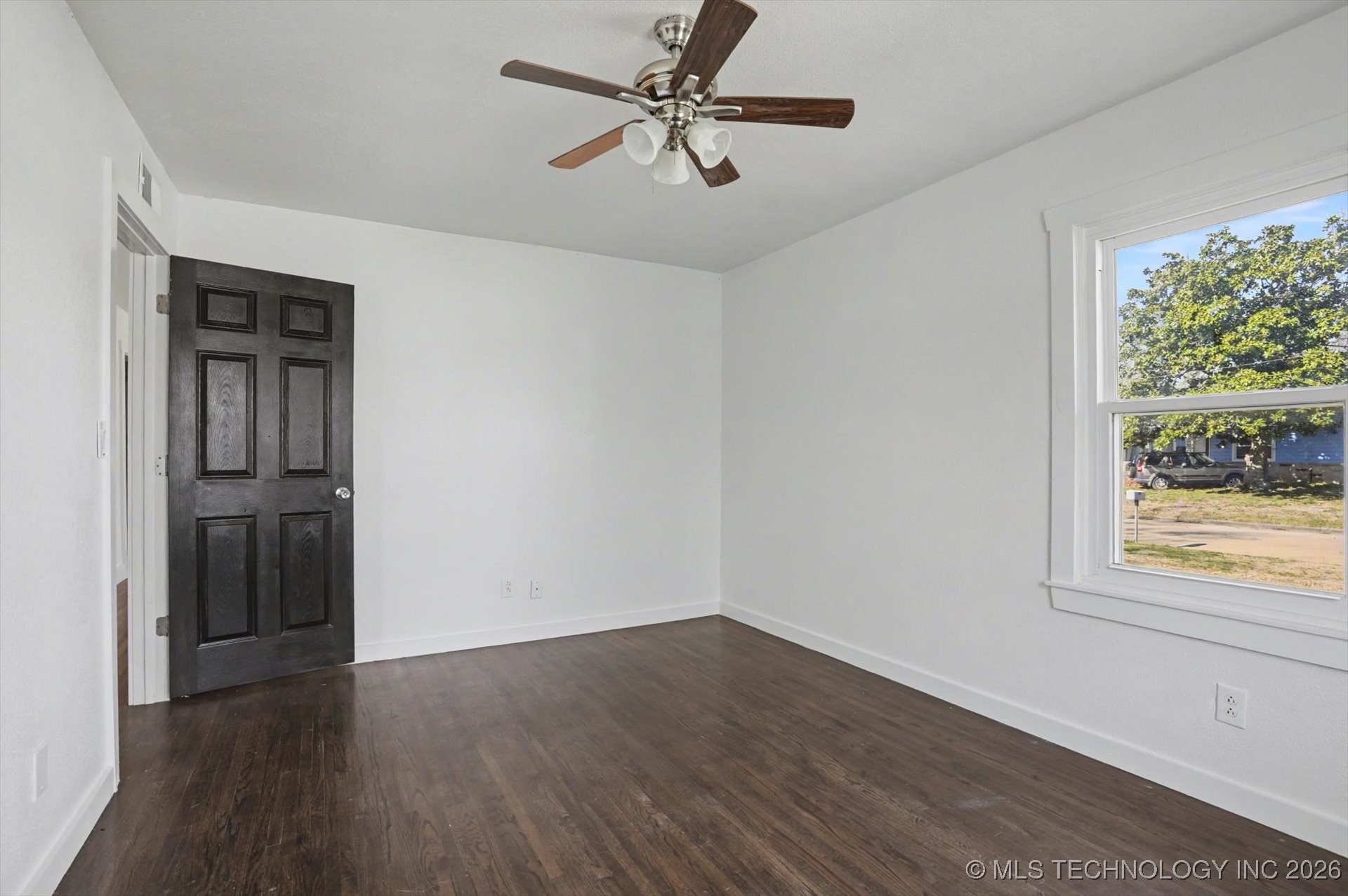 805 E Fort Worth Street Property Photo 19