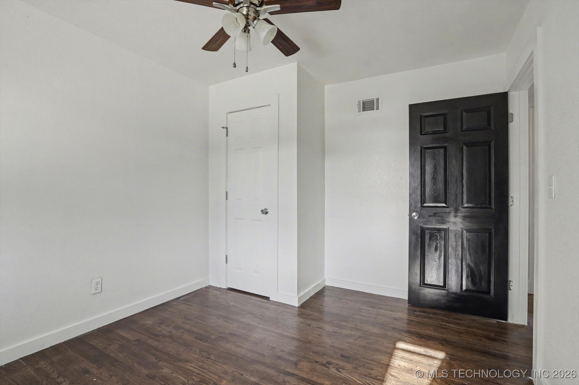 805 E Fort Worth Street Property Photo 23