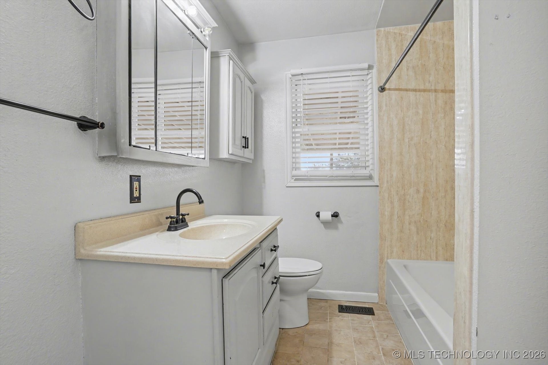 4124 E 35th Street Property Photo 20