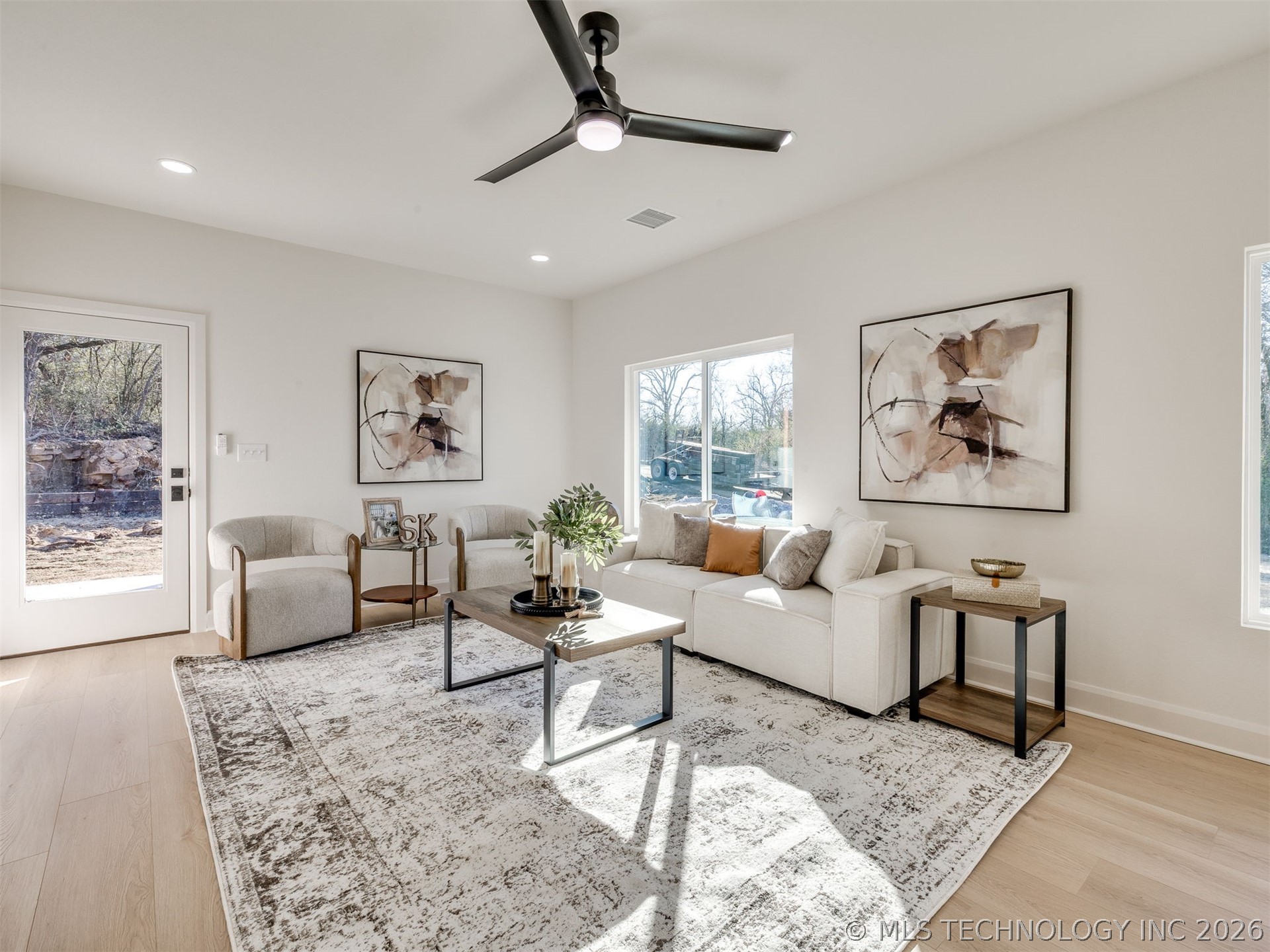 209 N Leahy Street Property Photo 8