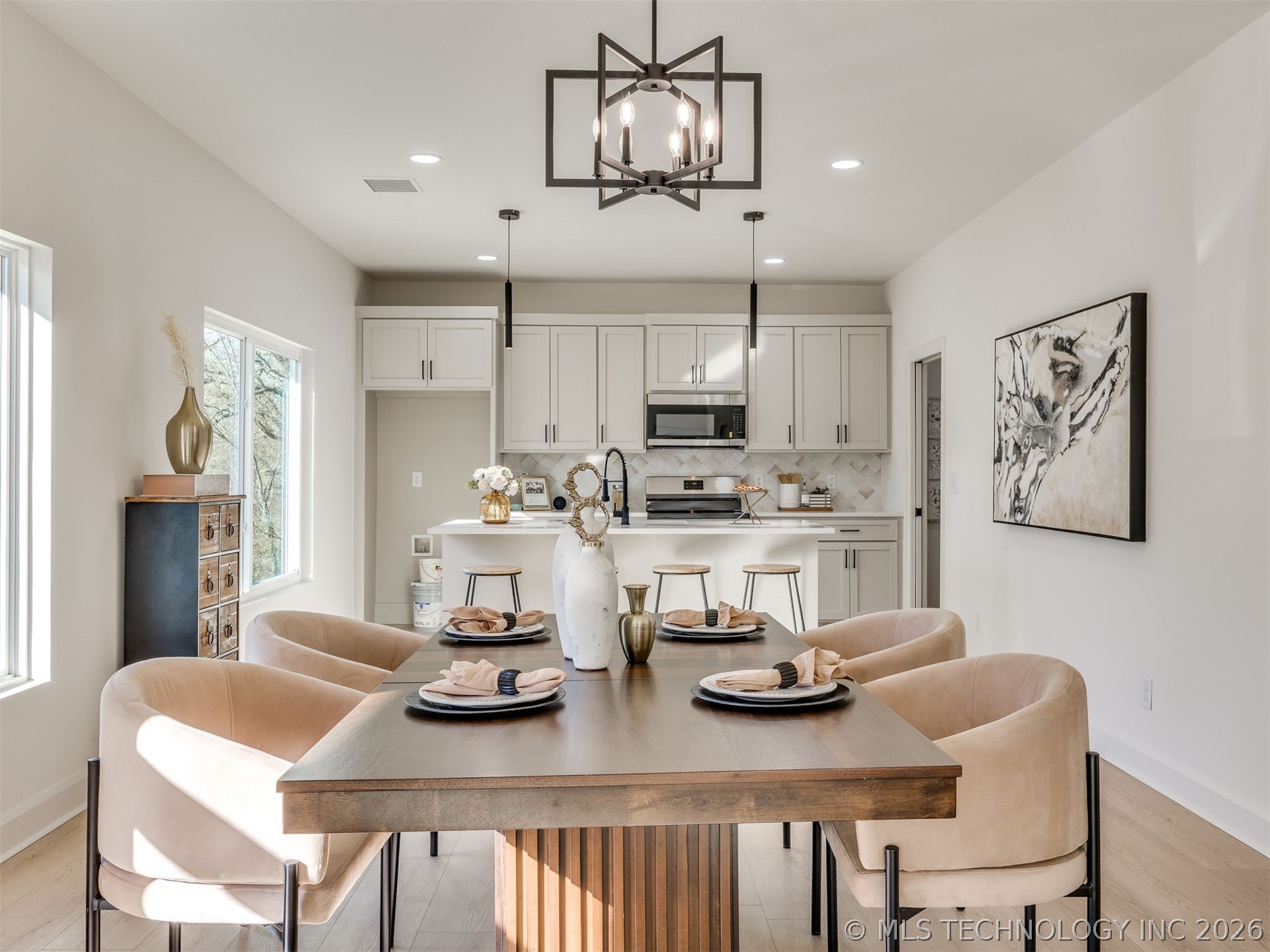 209 N Leahy Street Property Photo 17