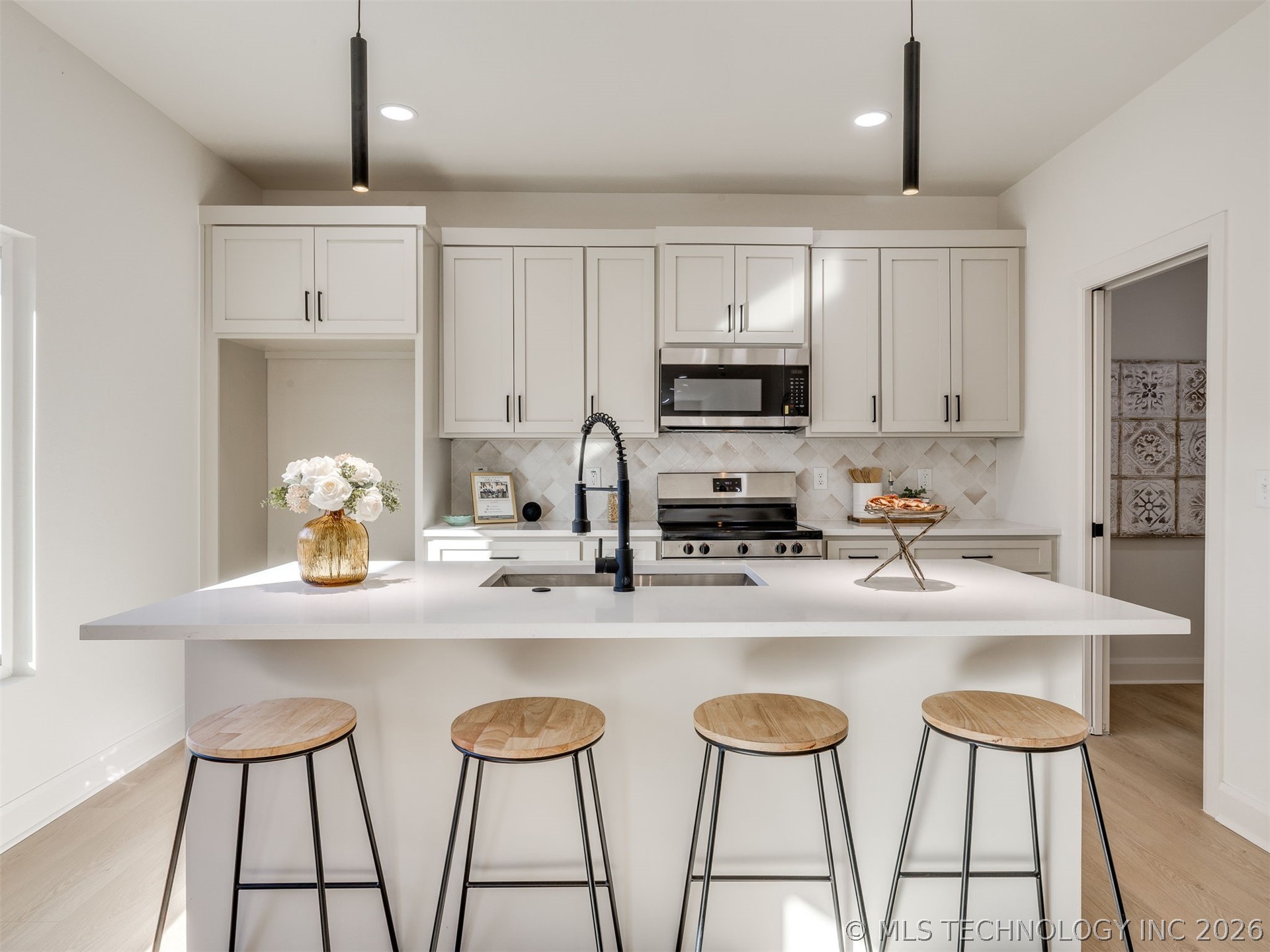 209 N Leahy Street Property Photo 22