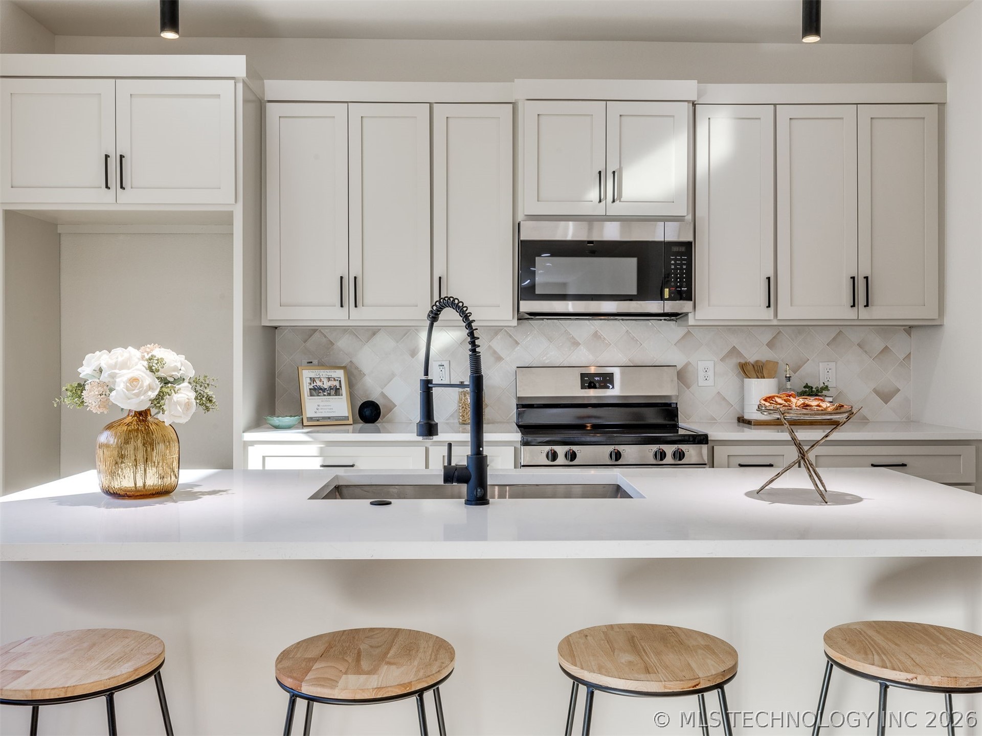 209 N Leahy Street Property Photo 23