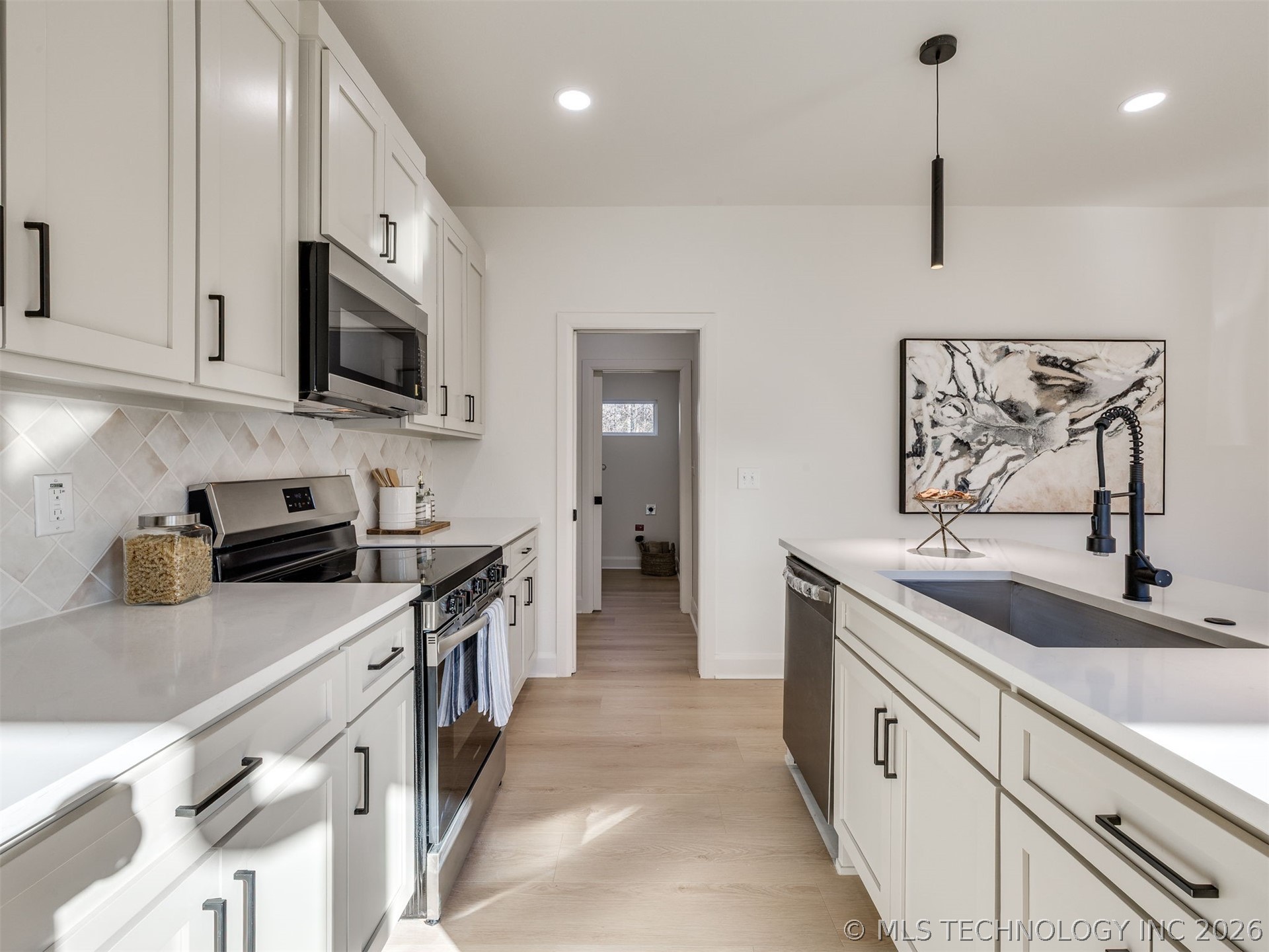 209 N Leahy Street Property Photo 27