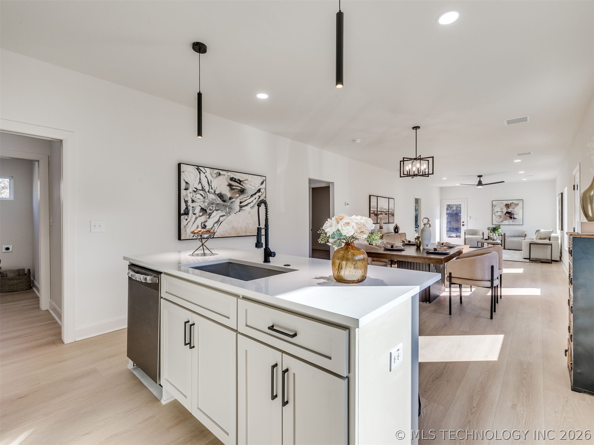 209 N Leahy Street Property Photo 28