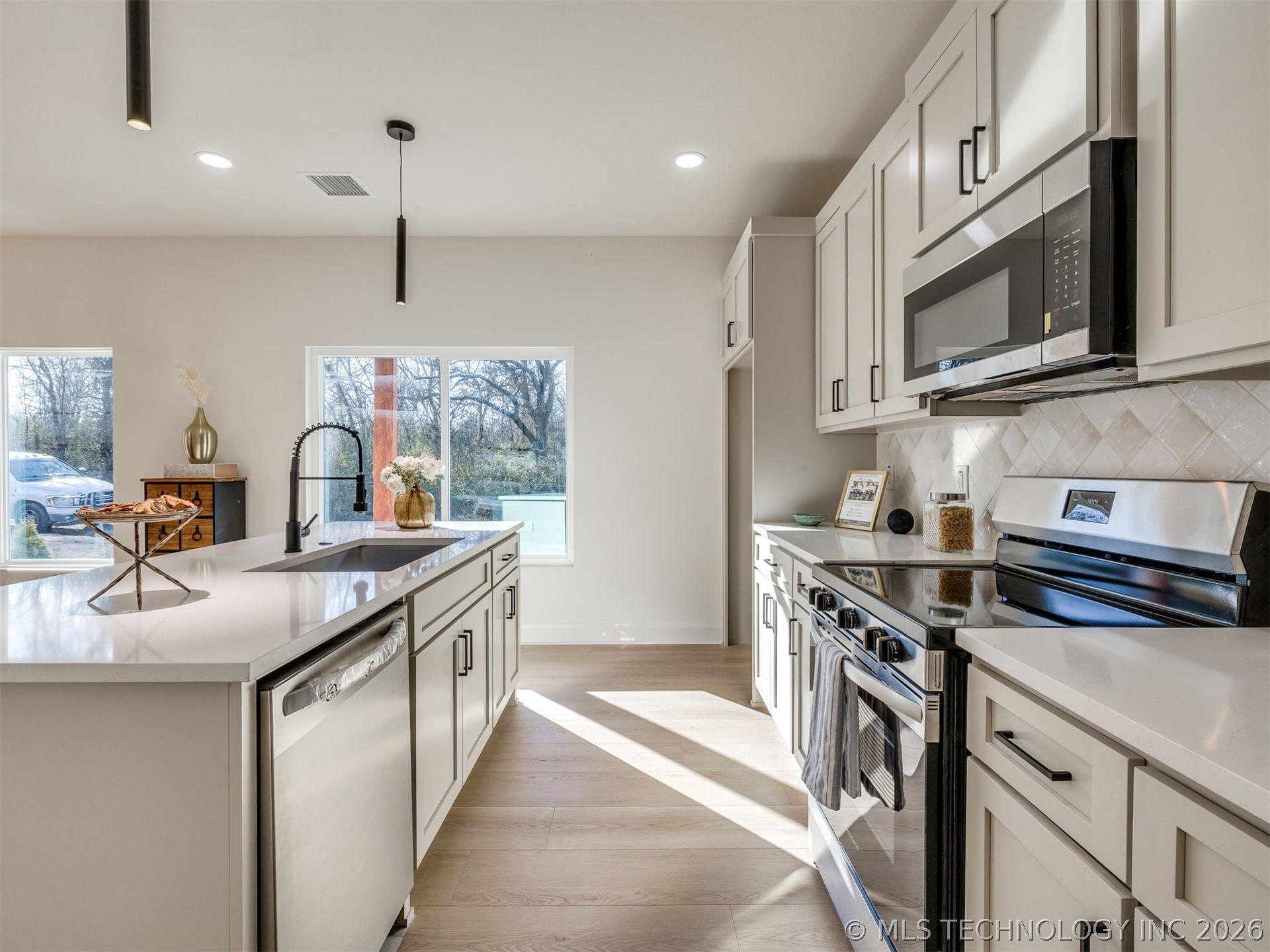 209 N Leahy Street Property Photo 33