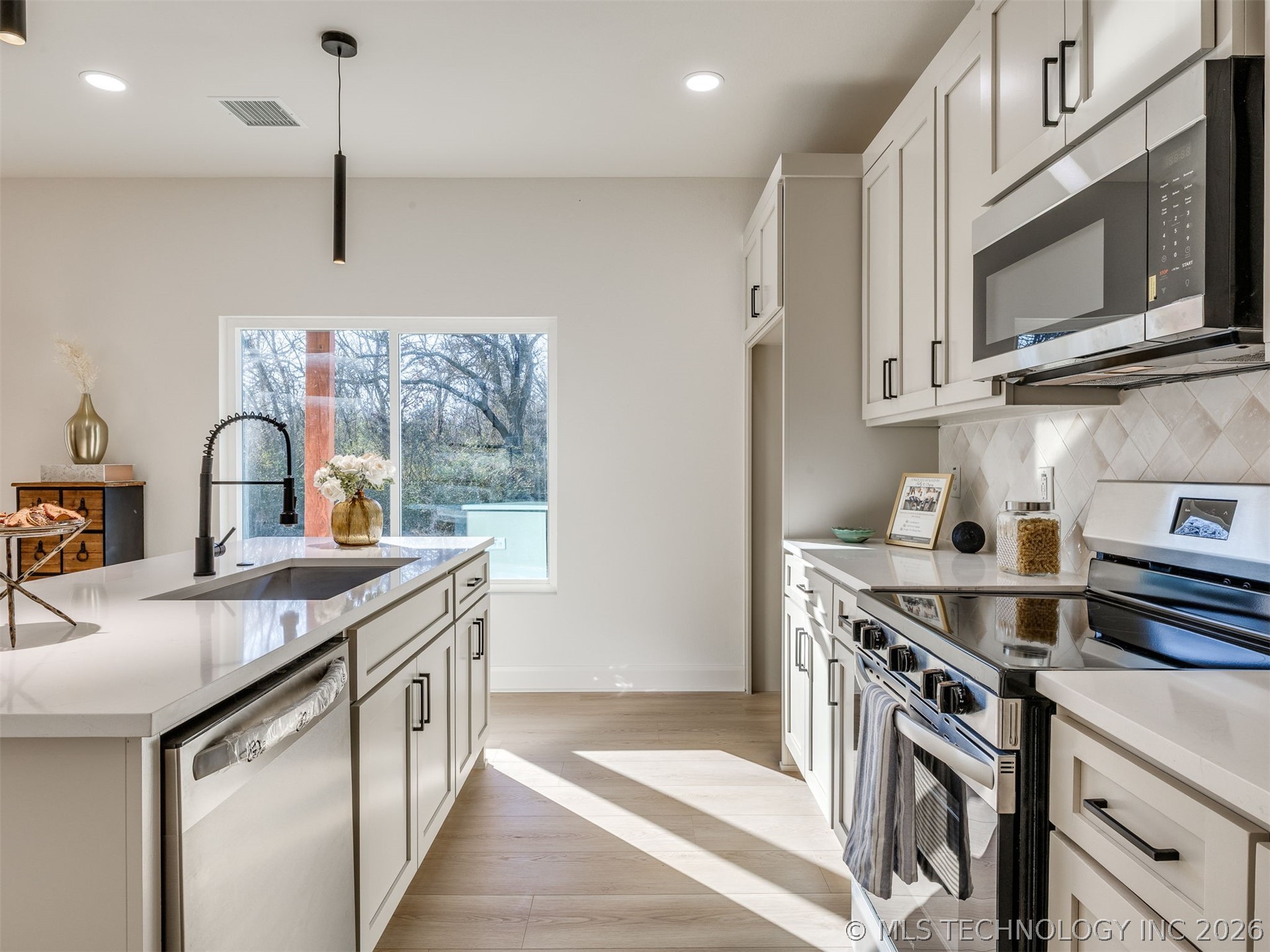 209 N Leahy Street Property Photo 34