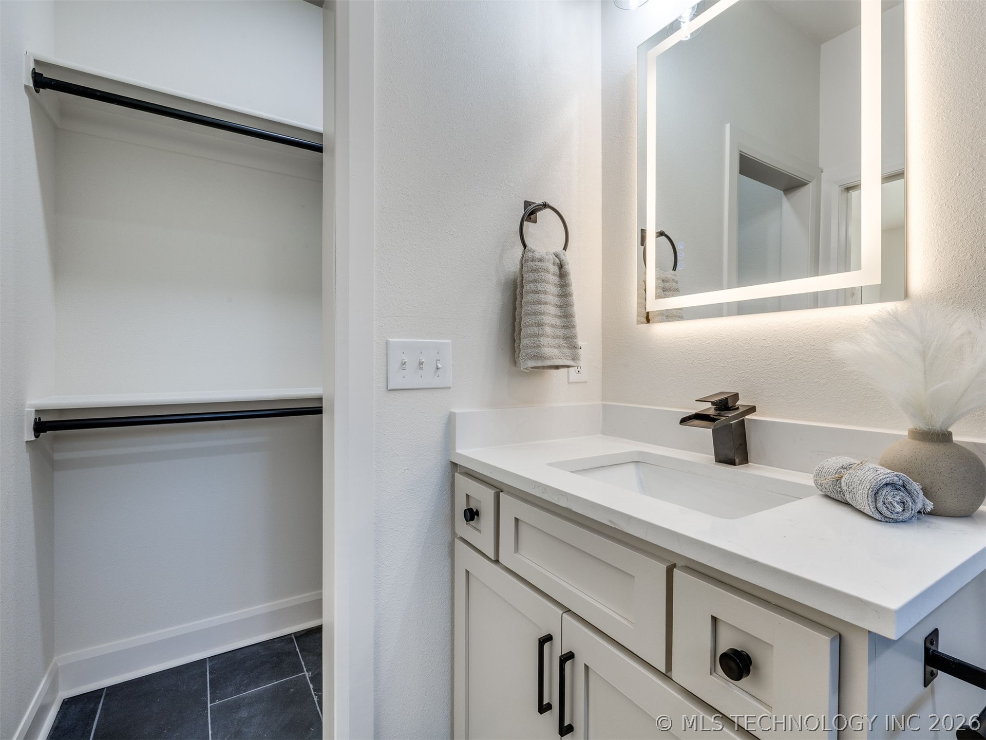 209 N Leahy Street Property Photo 44