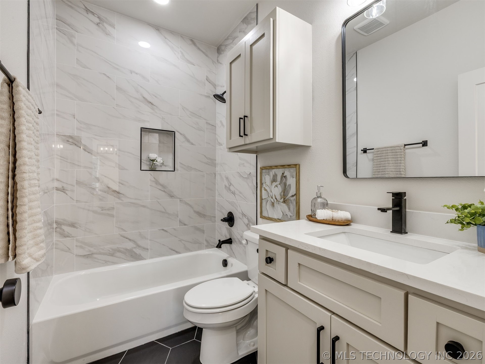 209 N Leahy Street Property Photo 47