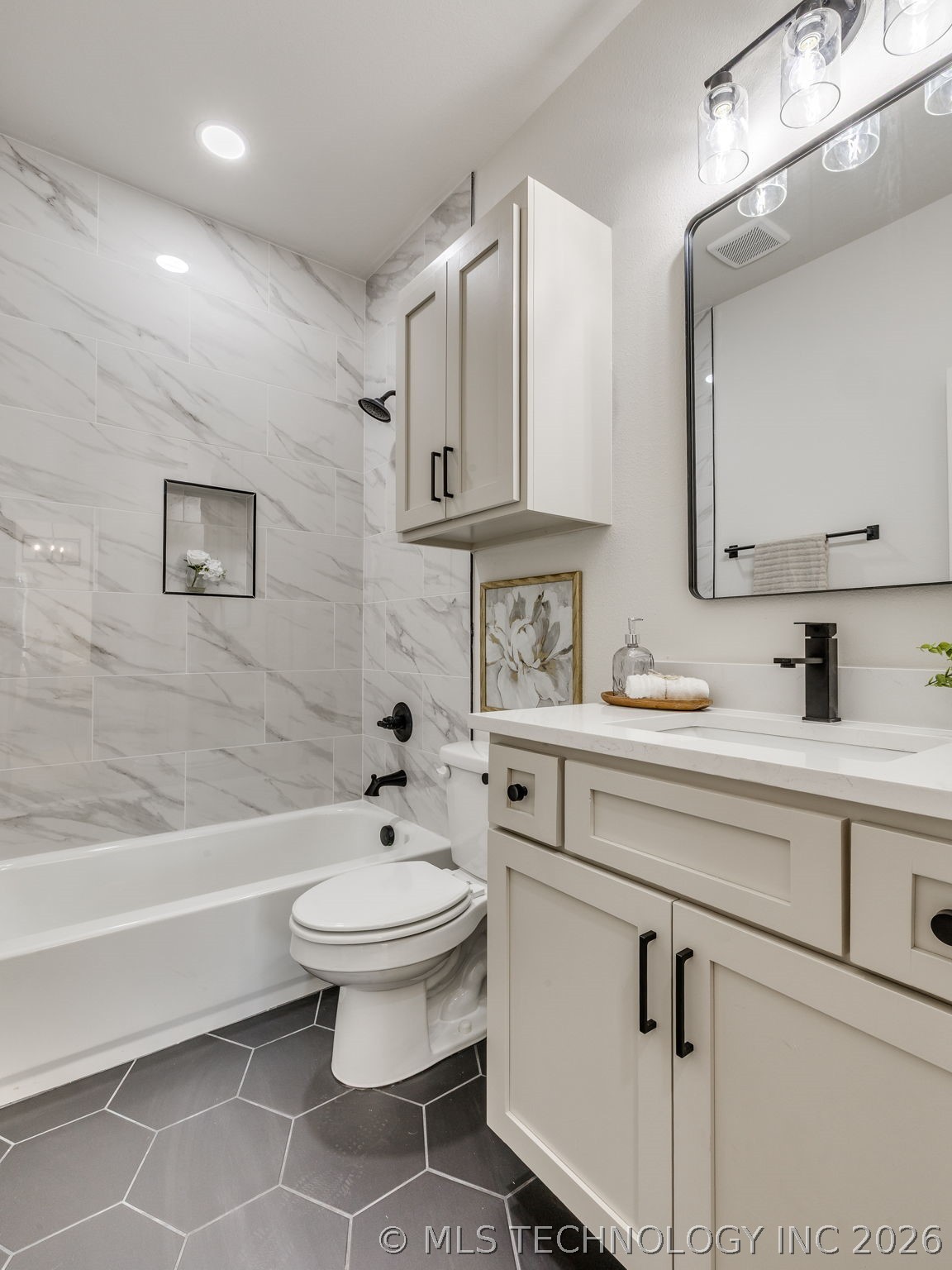 209 N Leahy Street Property Photo 48