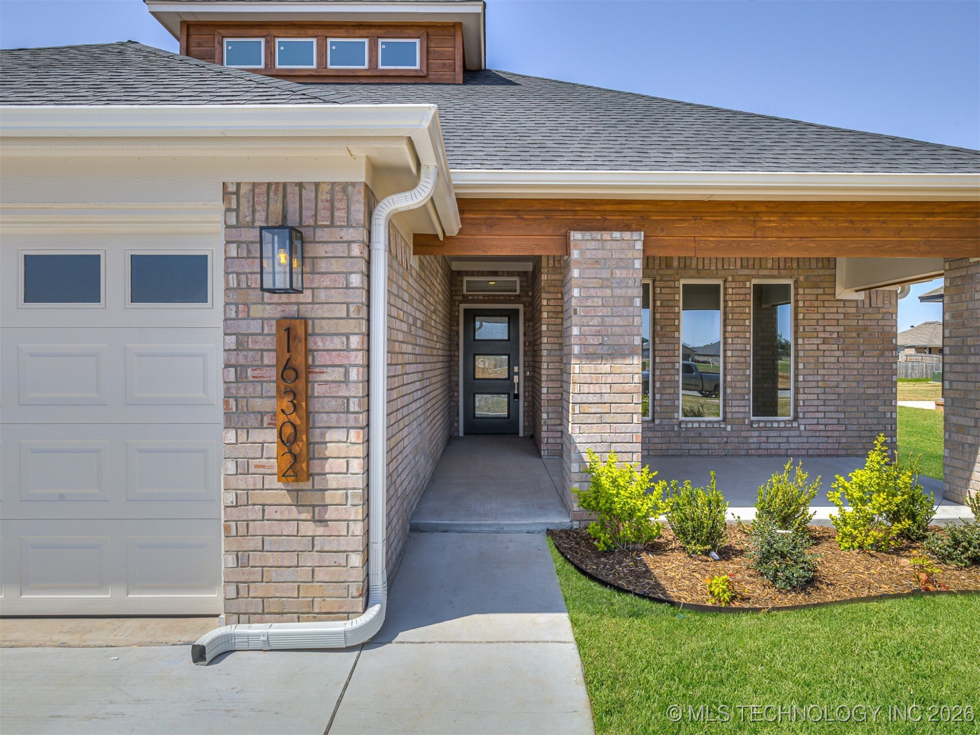 16302 S 89th Avenue E Property Photo 4