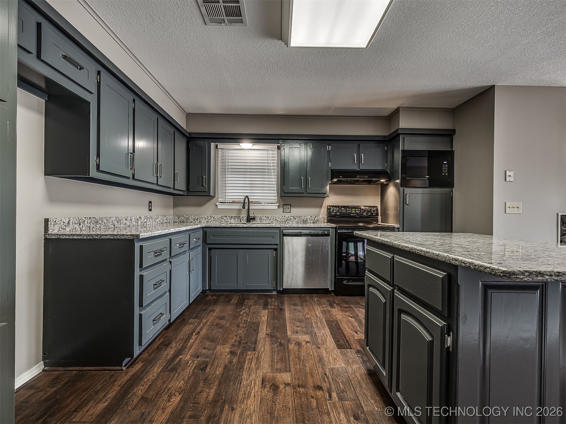 300 Ridgecrest Court Property Photo 2