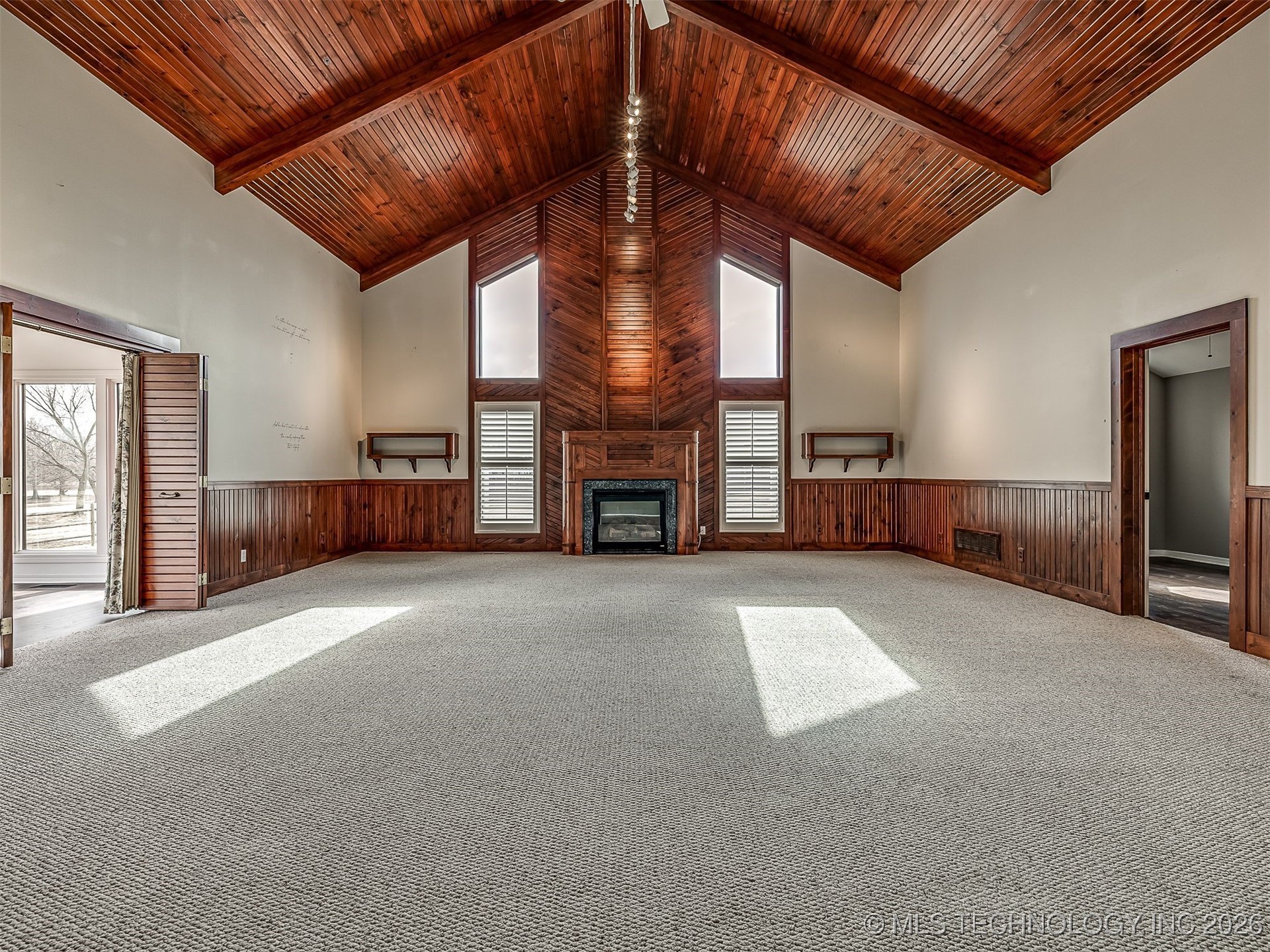 300 Ridgecrest Court Property Photo 4