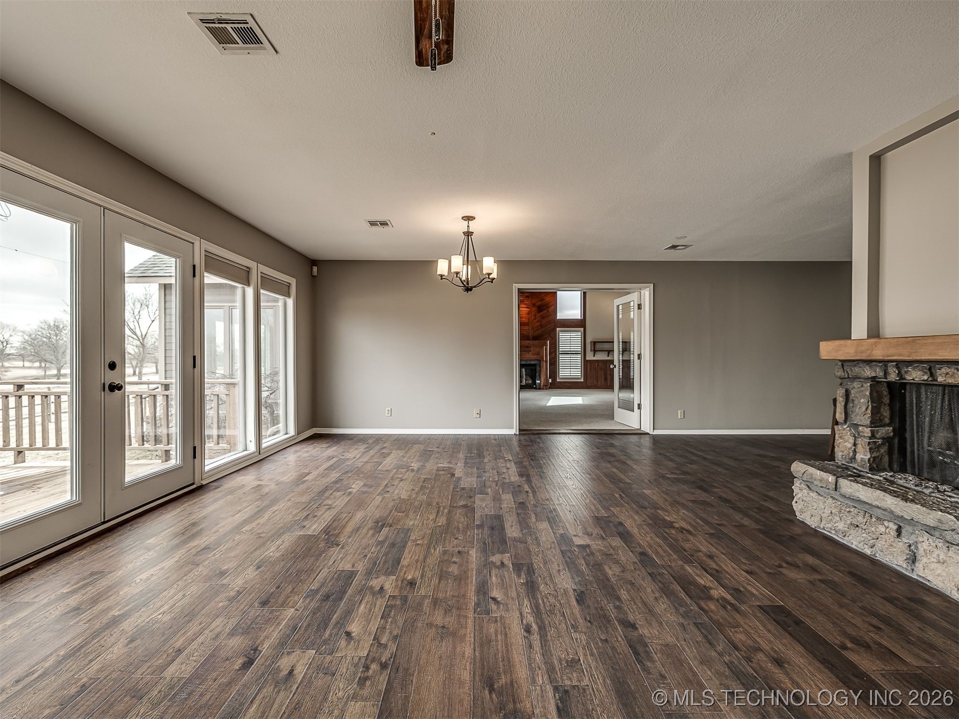 300 Ridgecrest Court Property Photo 9