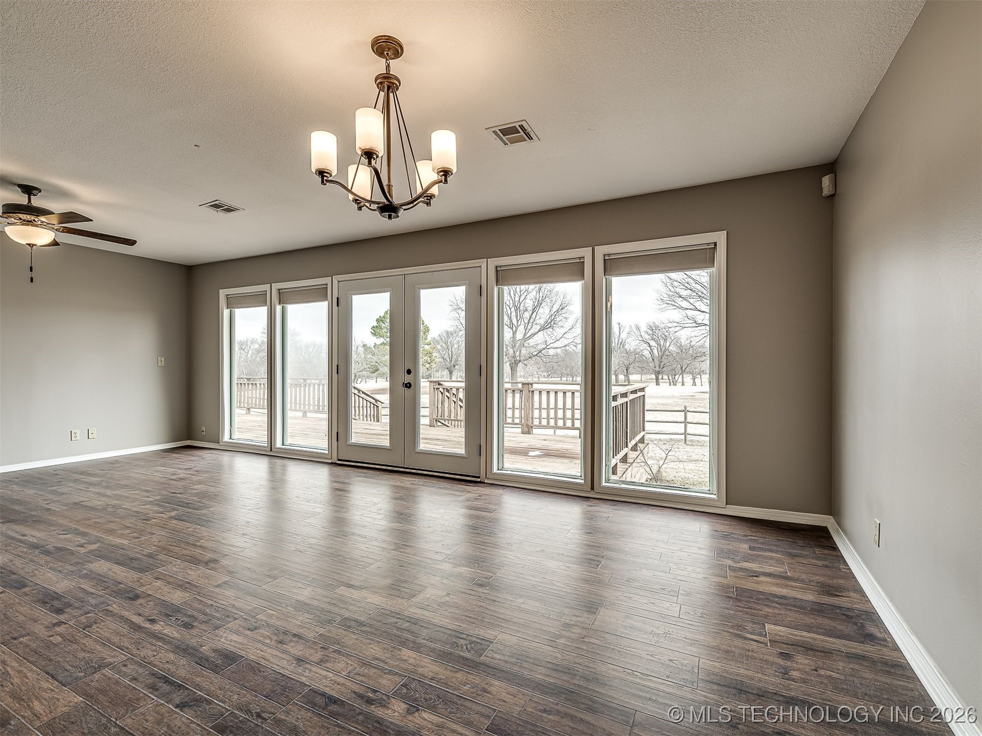 300 Ridgecrest Court Property Photo 11