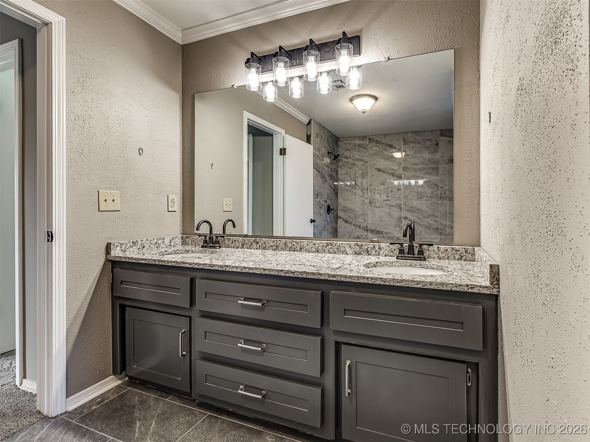 300 Ridgecrest Court Property Photo 28