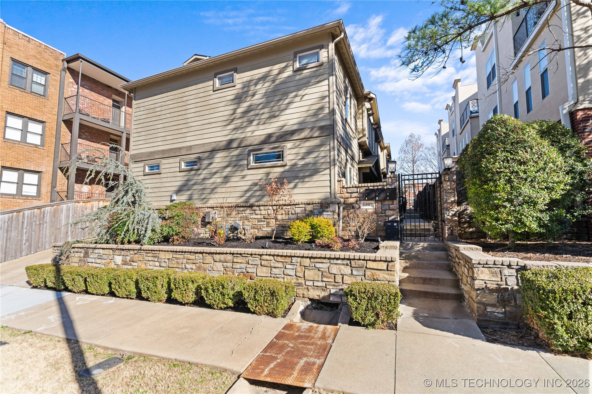 1407 S Saint Louis Avenue B Property Photo 1