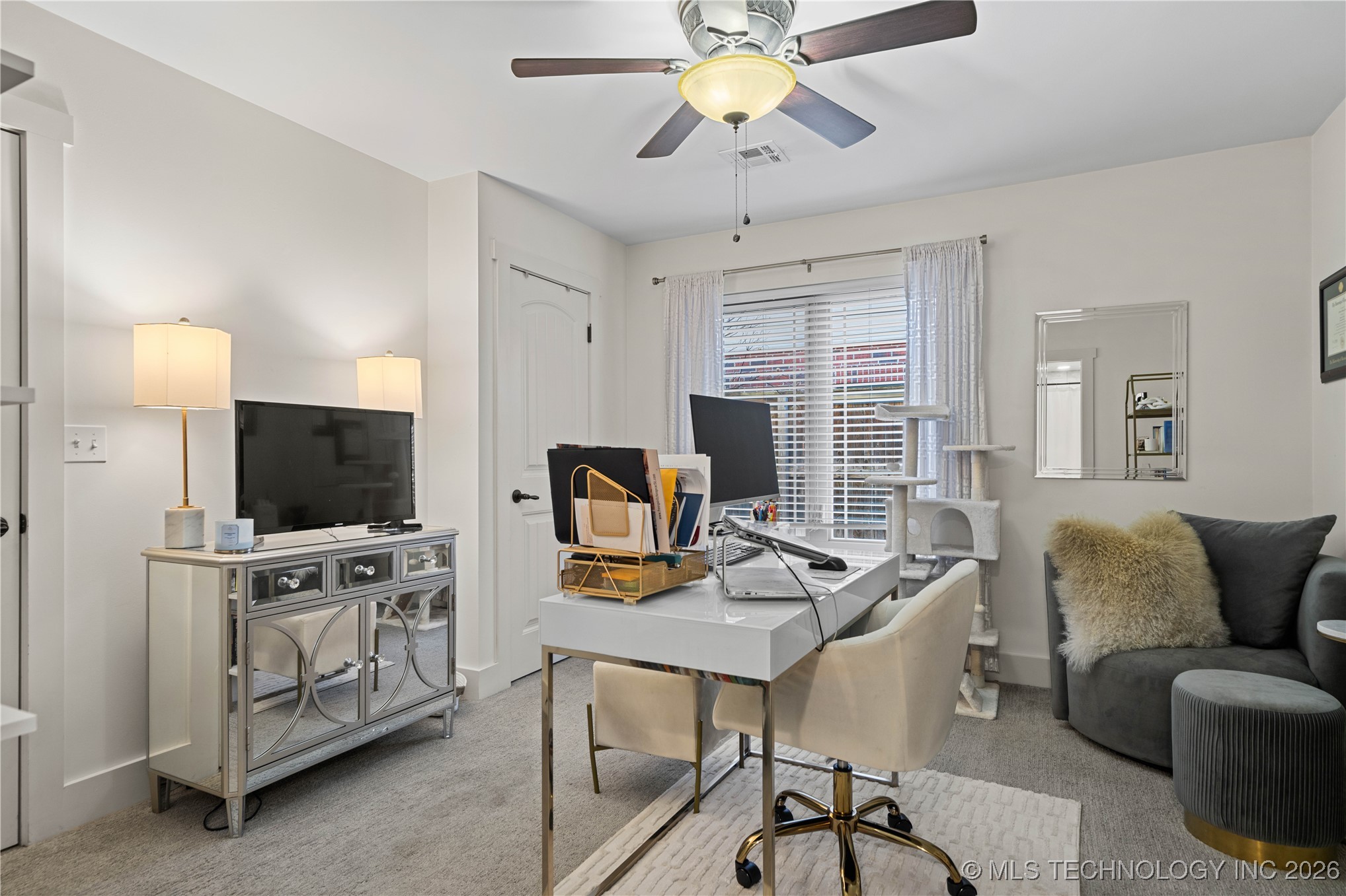 1407 S Saint Louis Avenue B Property Photo 6