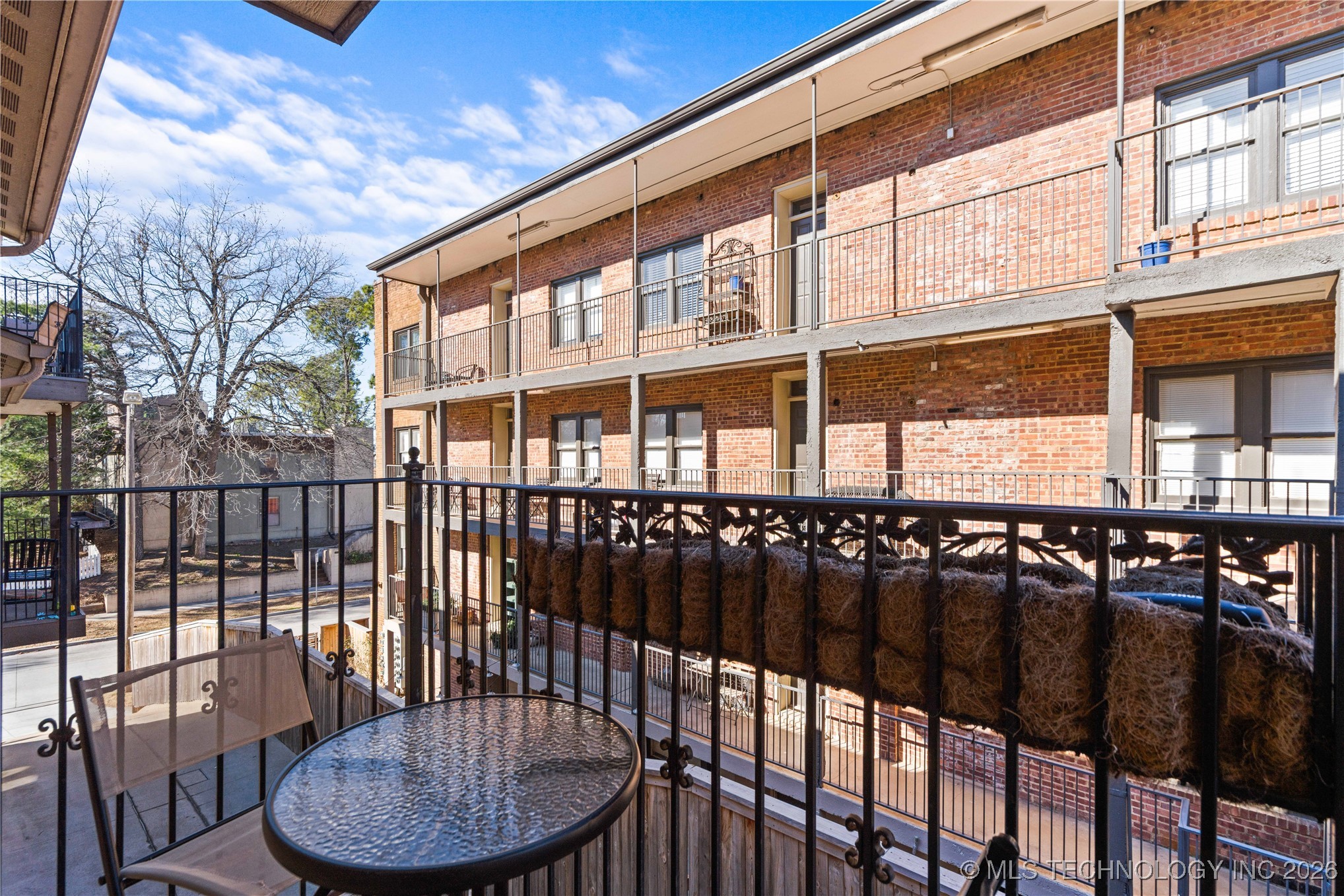 1407 S Saint Louis Avenue B Property Photo 8