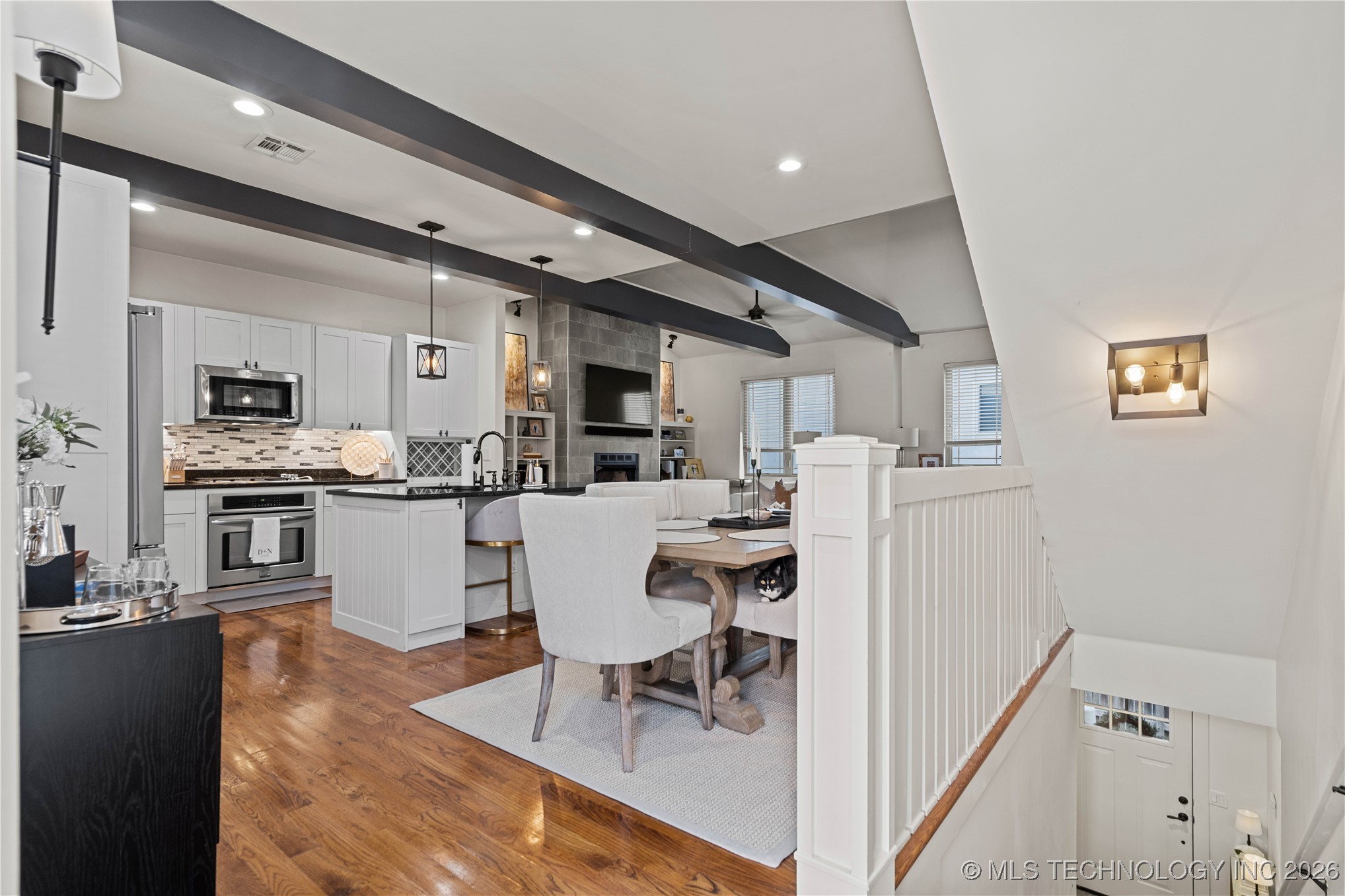 1407 S Saint Louis Avenue B Property Photo 9