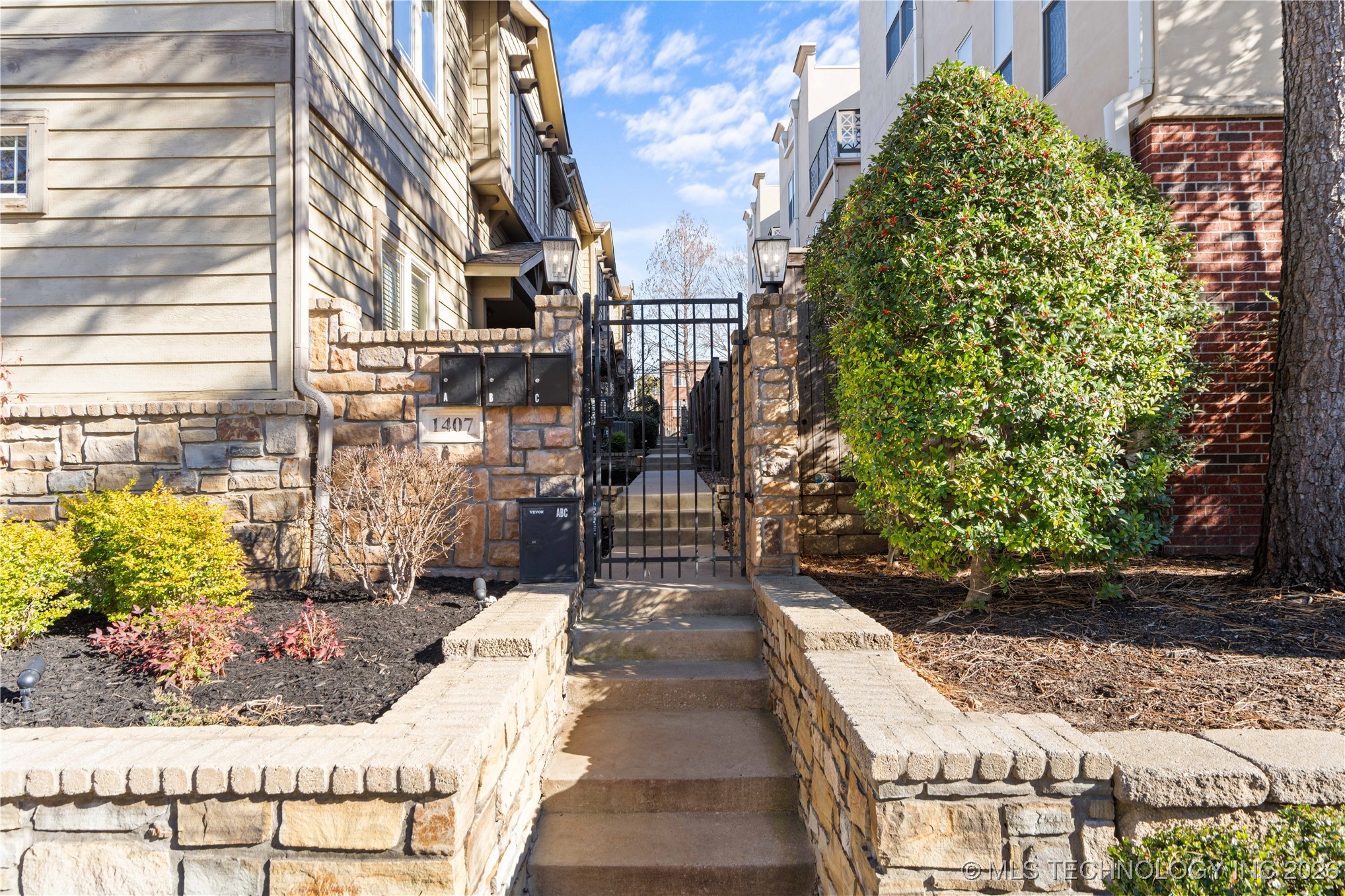 1407 S Saint Louis Avenue B Property Photo 33