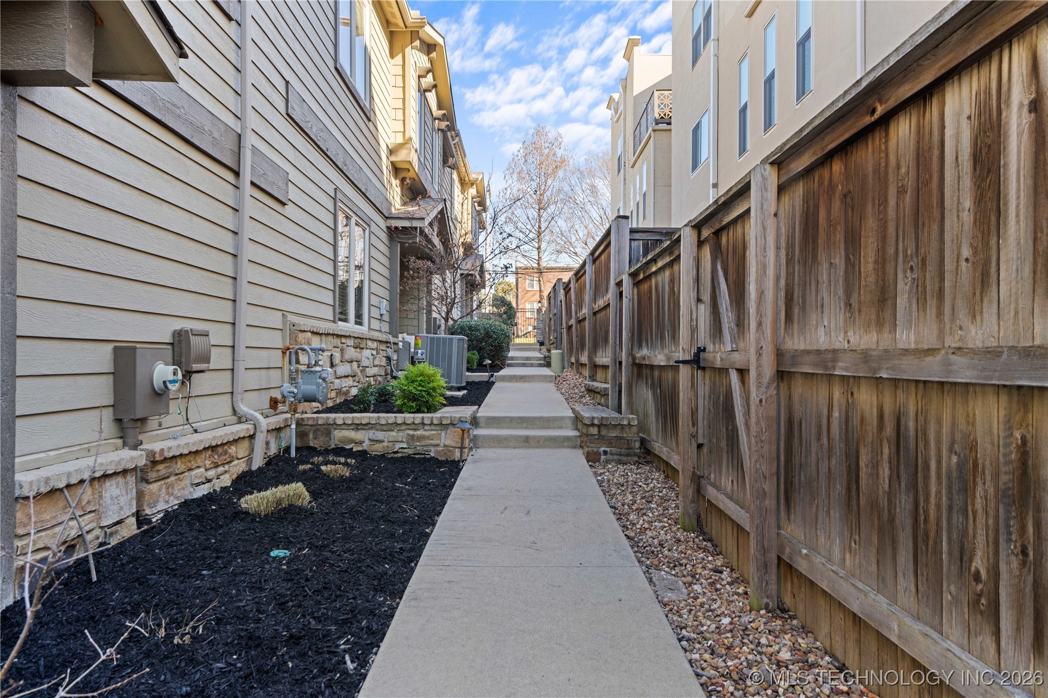 1407 S Saint Louis Avenue B Property Photo 43