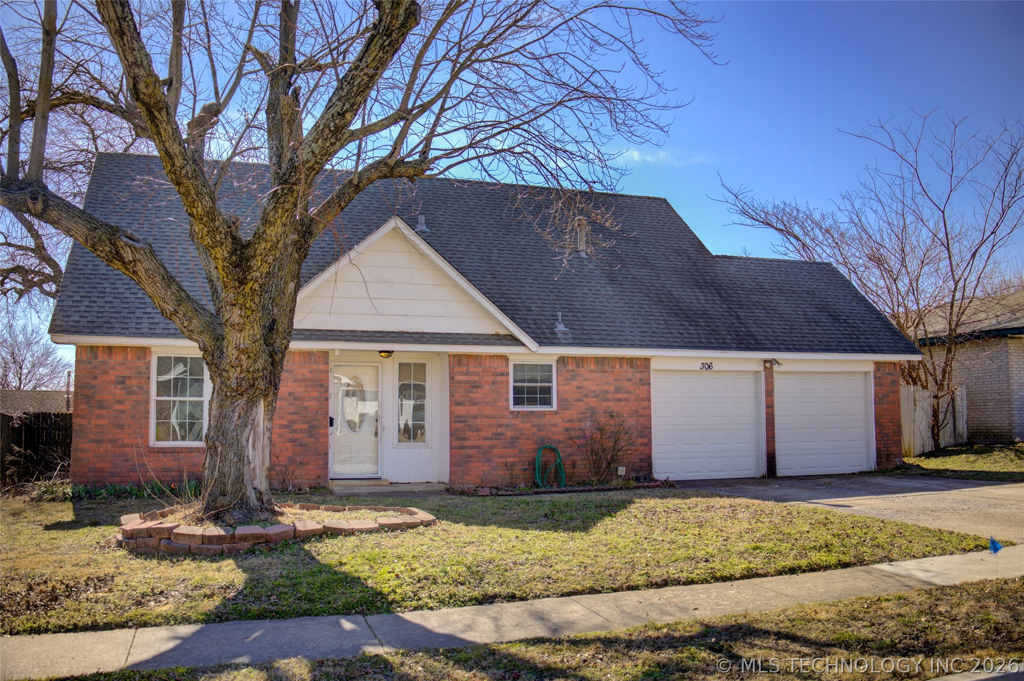 306 E 17th Street Property Photo 1