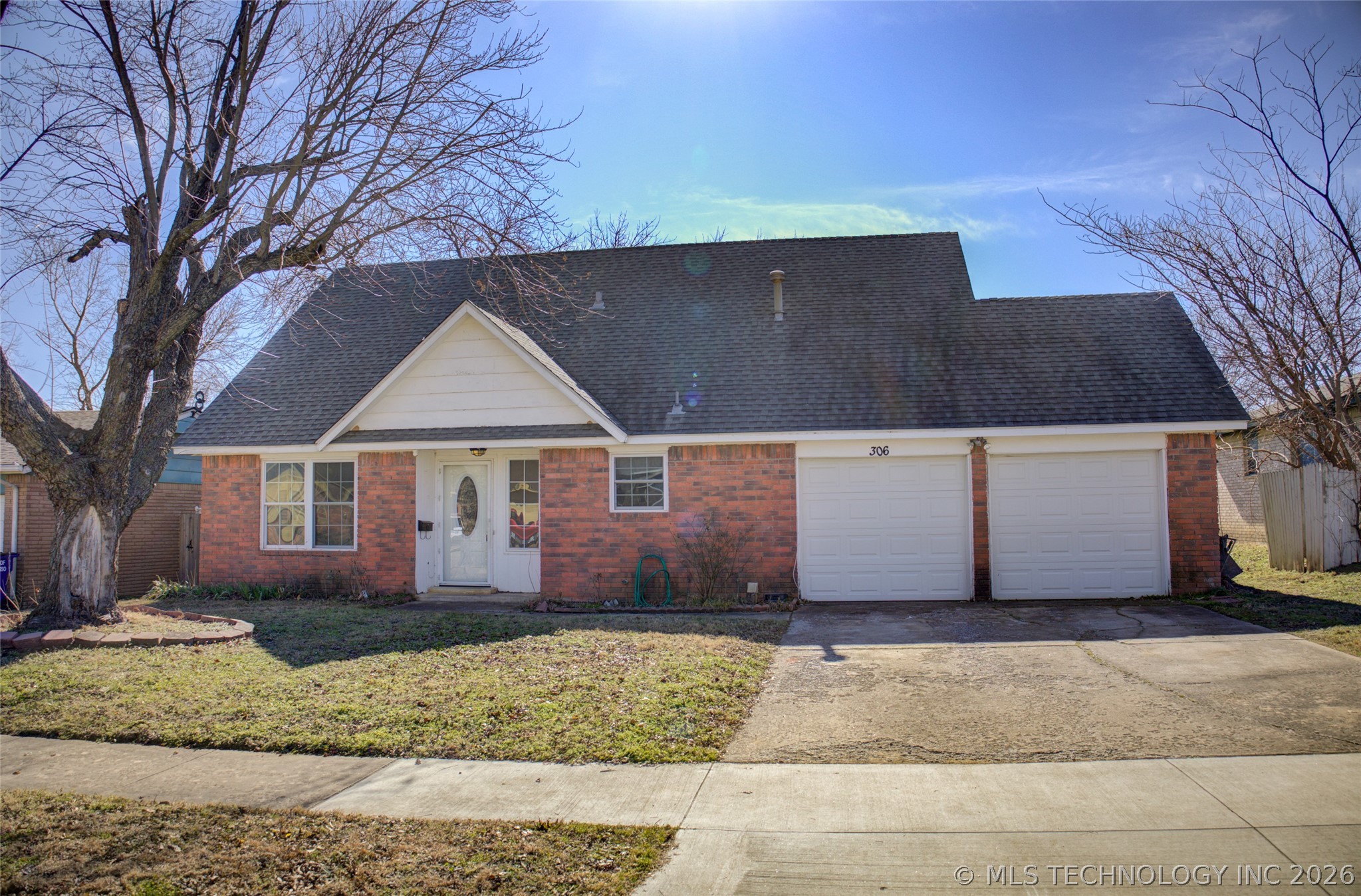 306 E 17th Street Property Photo 3