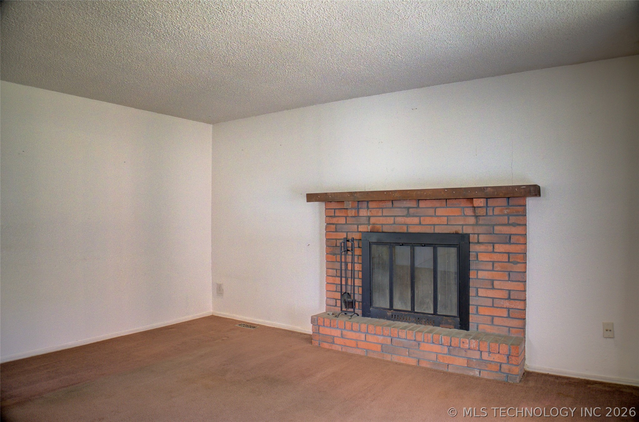 306 E 17th Street Property Photo 8