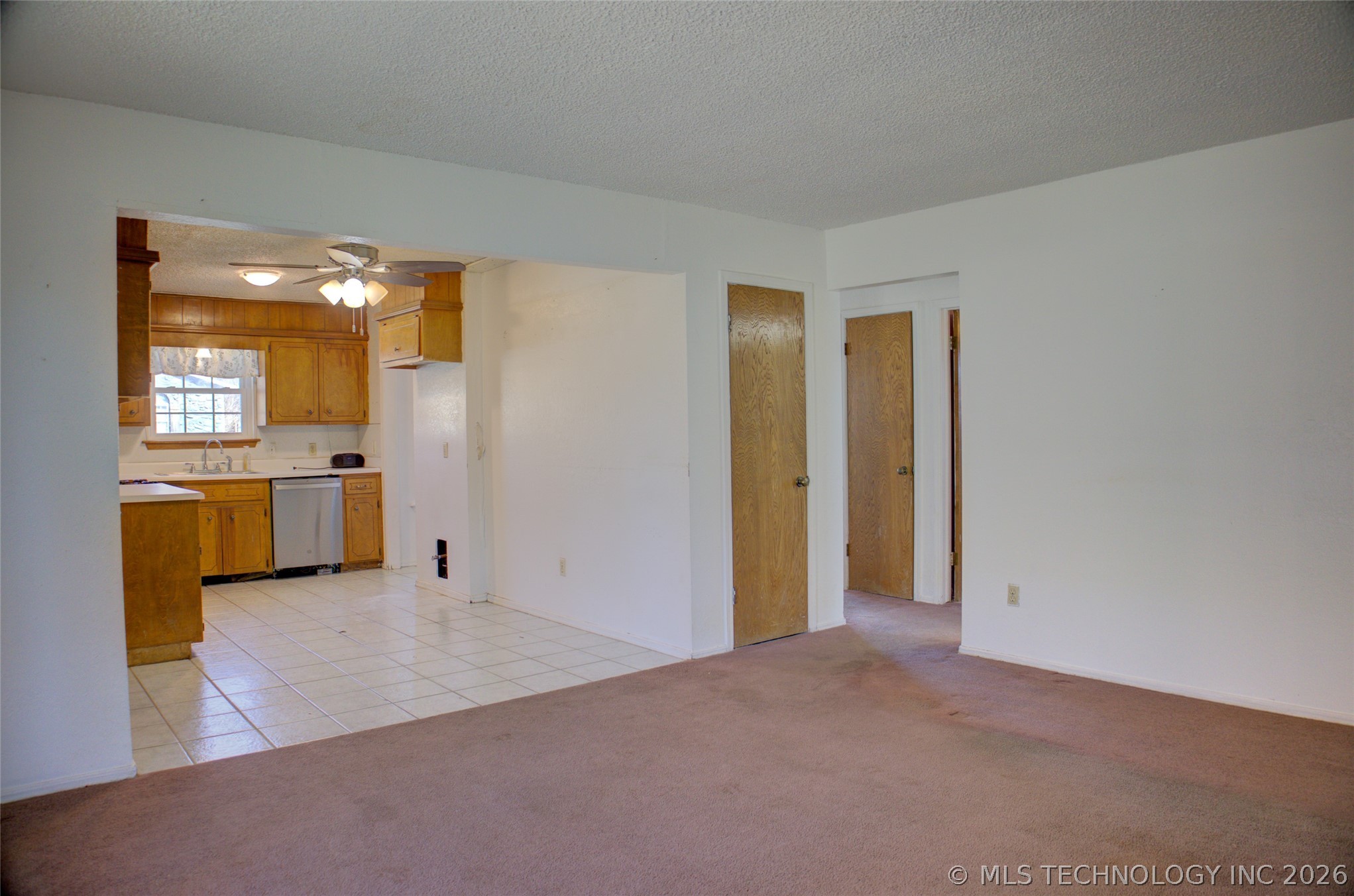 306 E 17th Street Property Photo 9