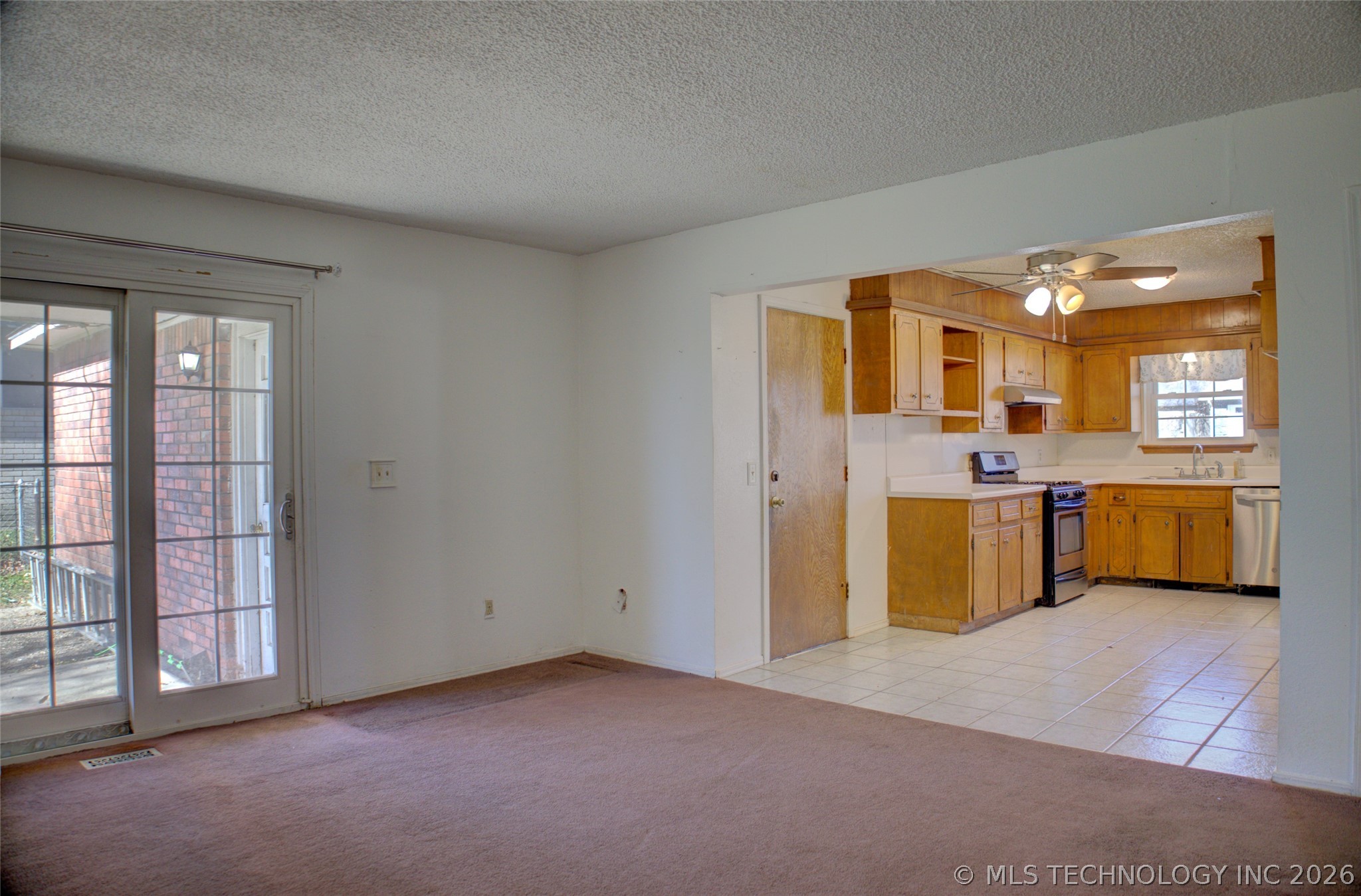 306 E 17th Street Property Photo 10