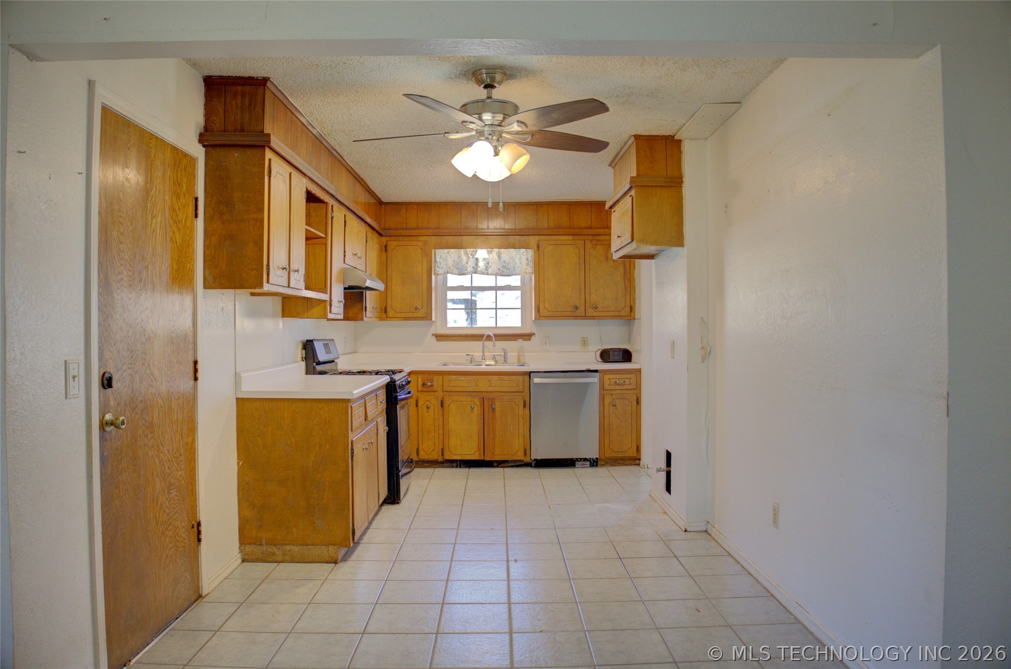 306 E 17th Street Property Photo 13