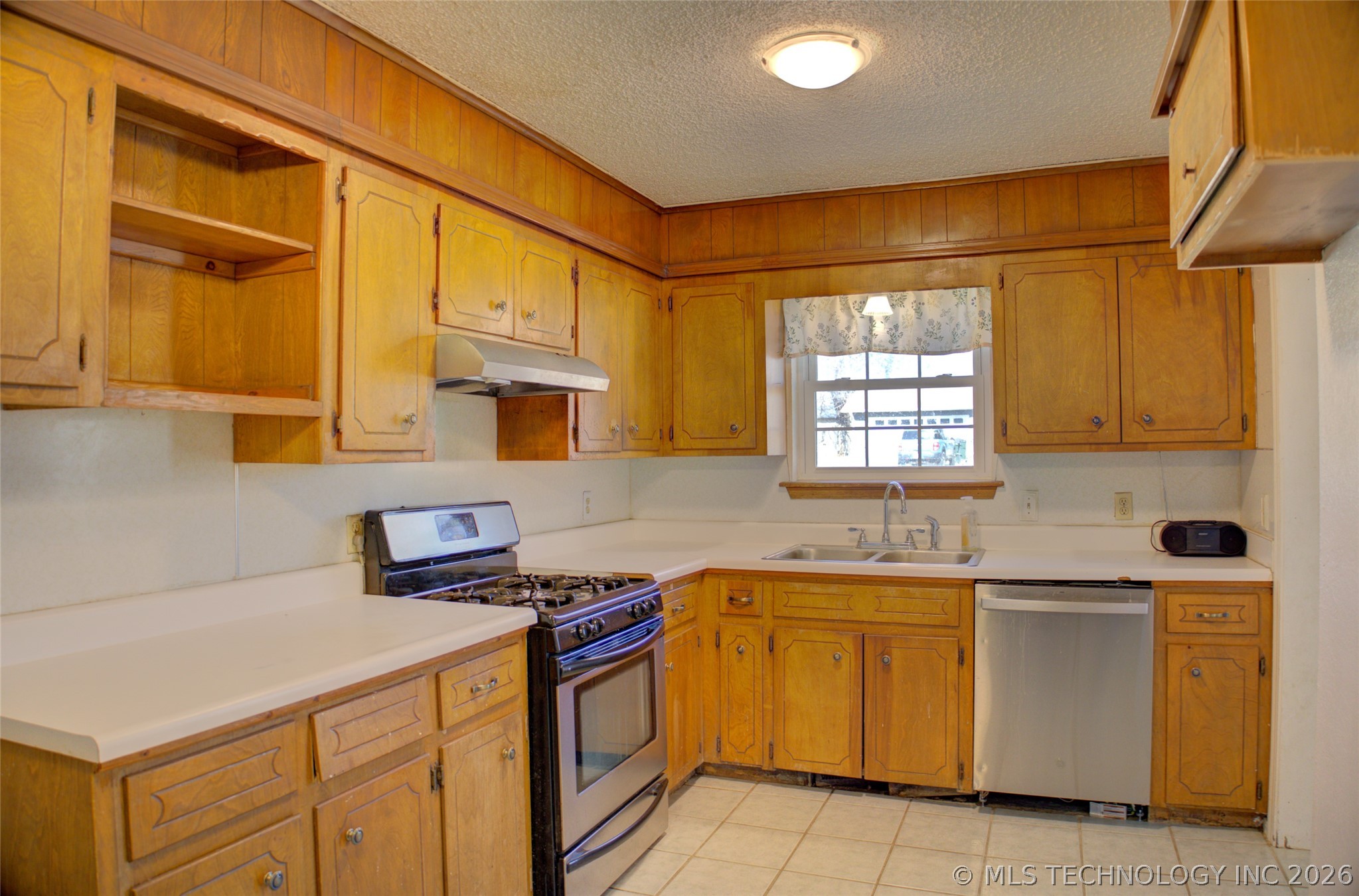 306 E 17th Street Property Photo 14