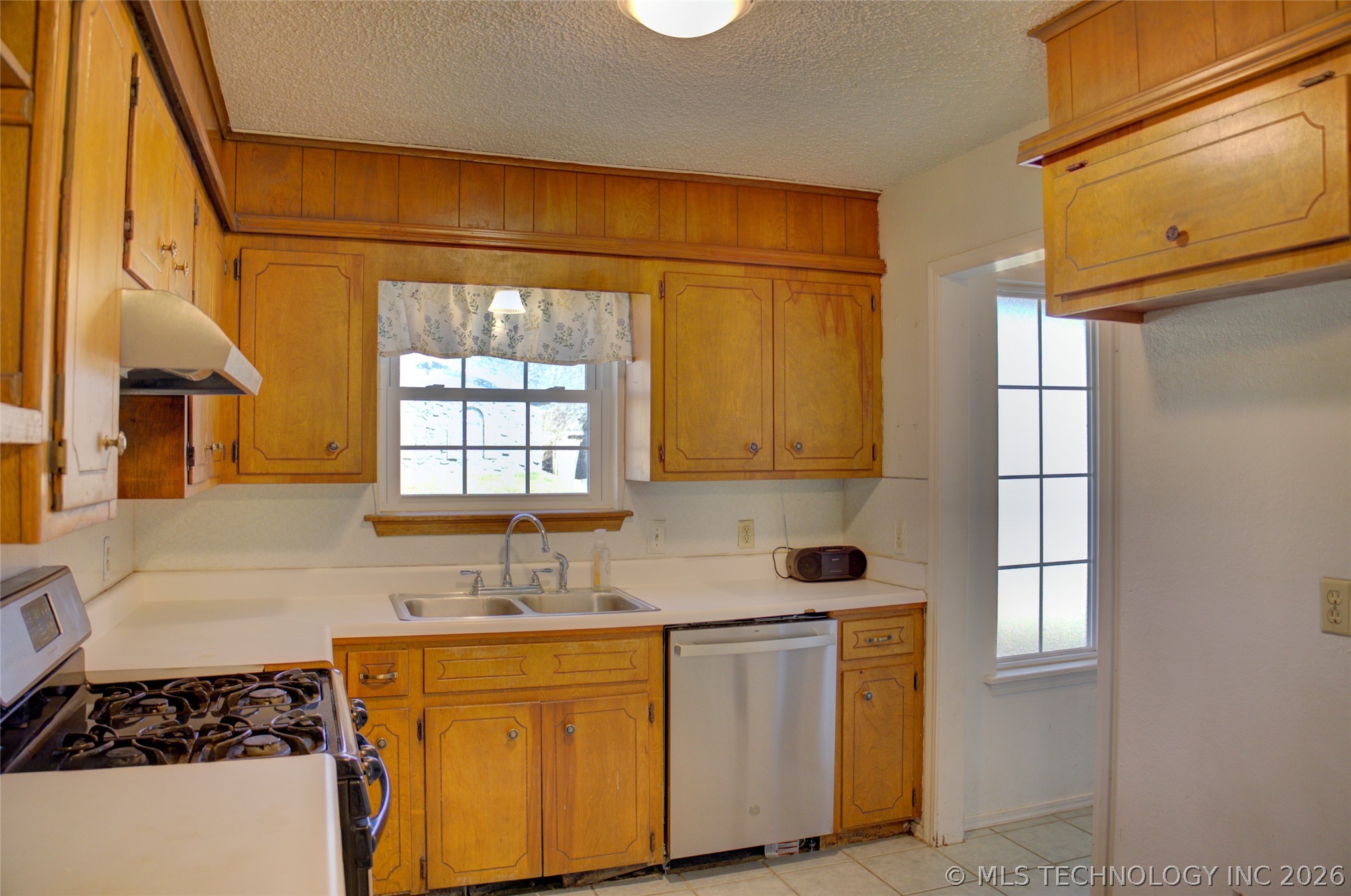 306 E 17th Street Property Photo 15