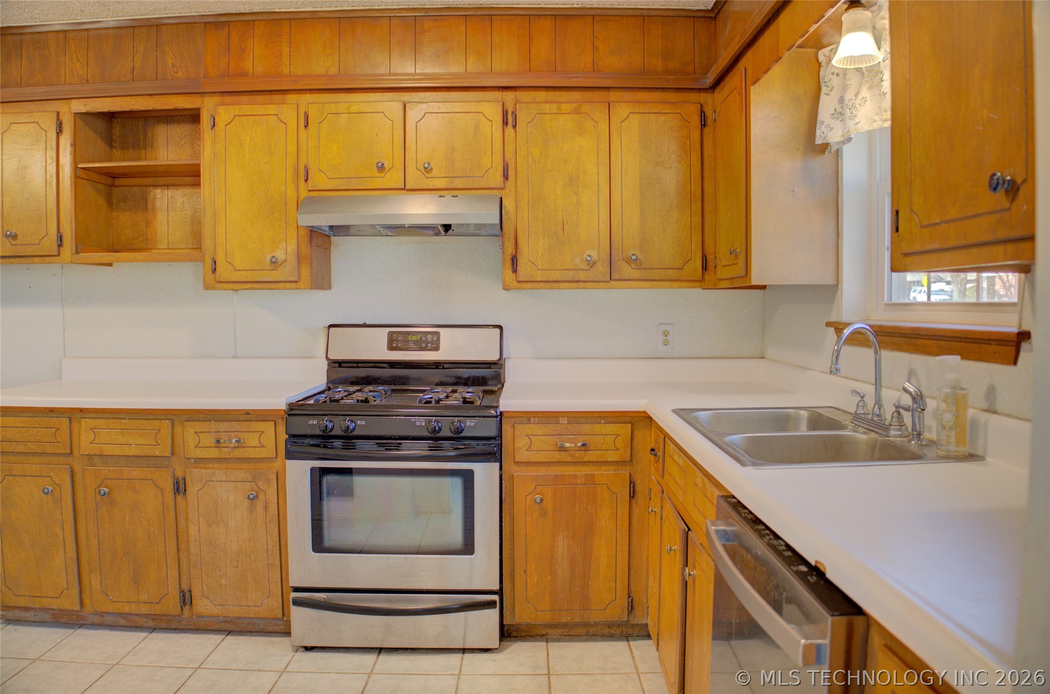 306 E 17th Street Property Photo 16