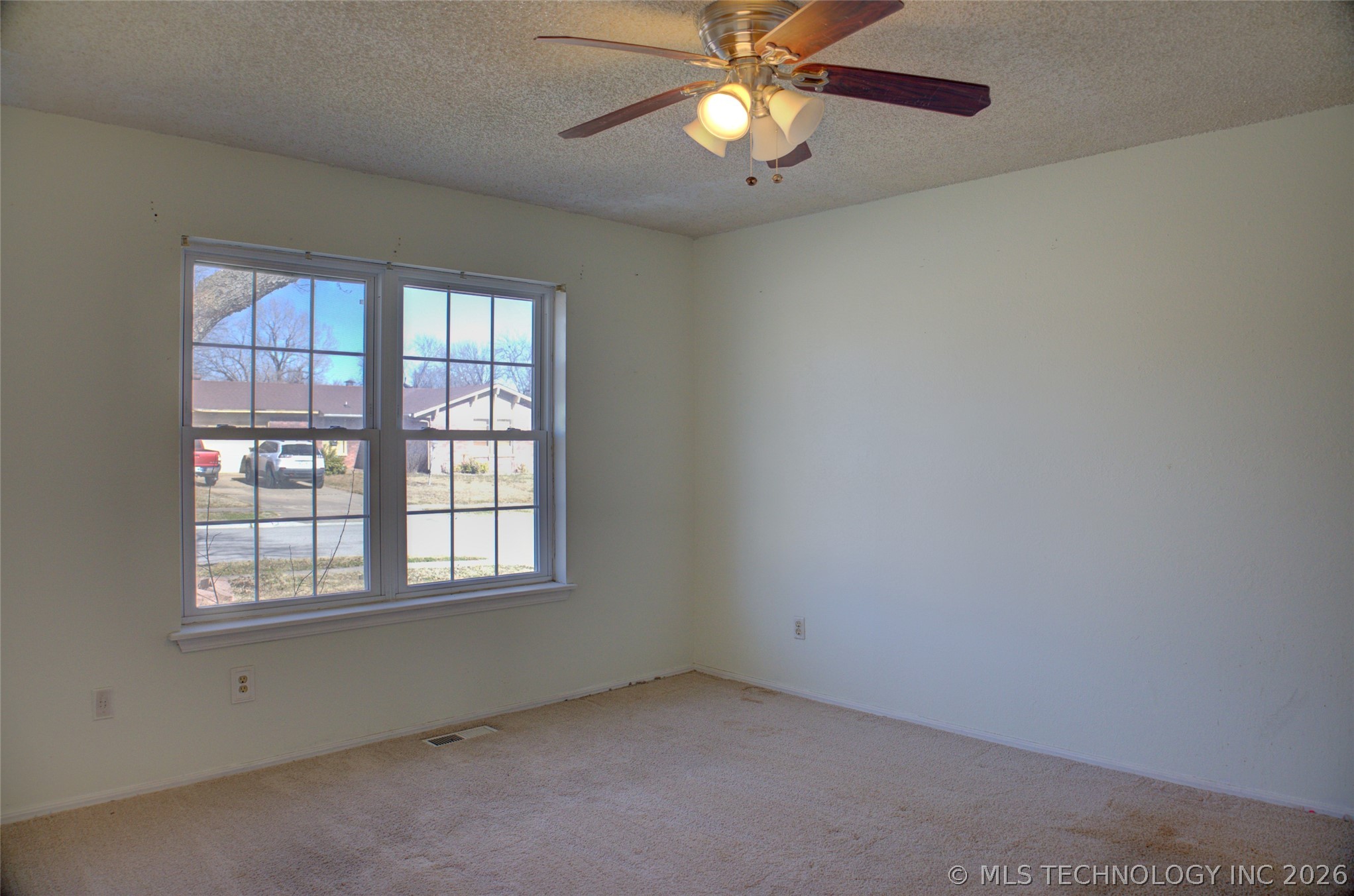 306 E 17th Street Property Photo 18