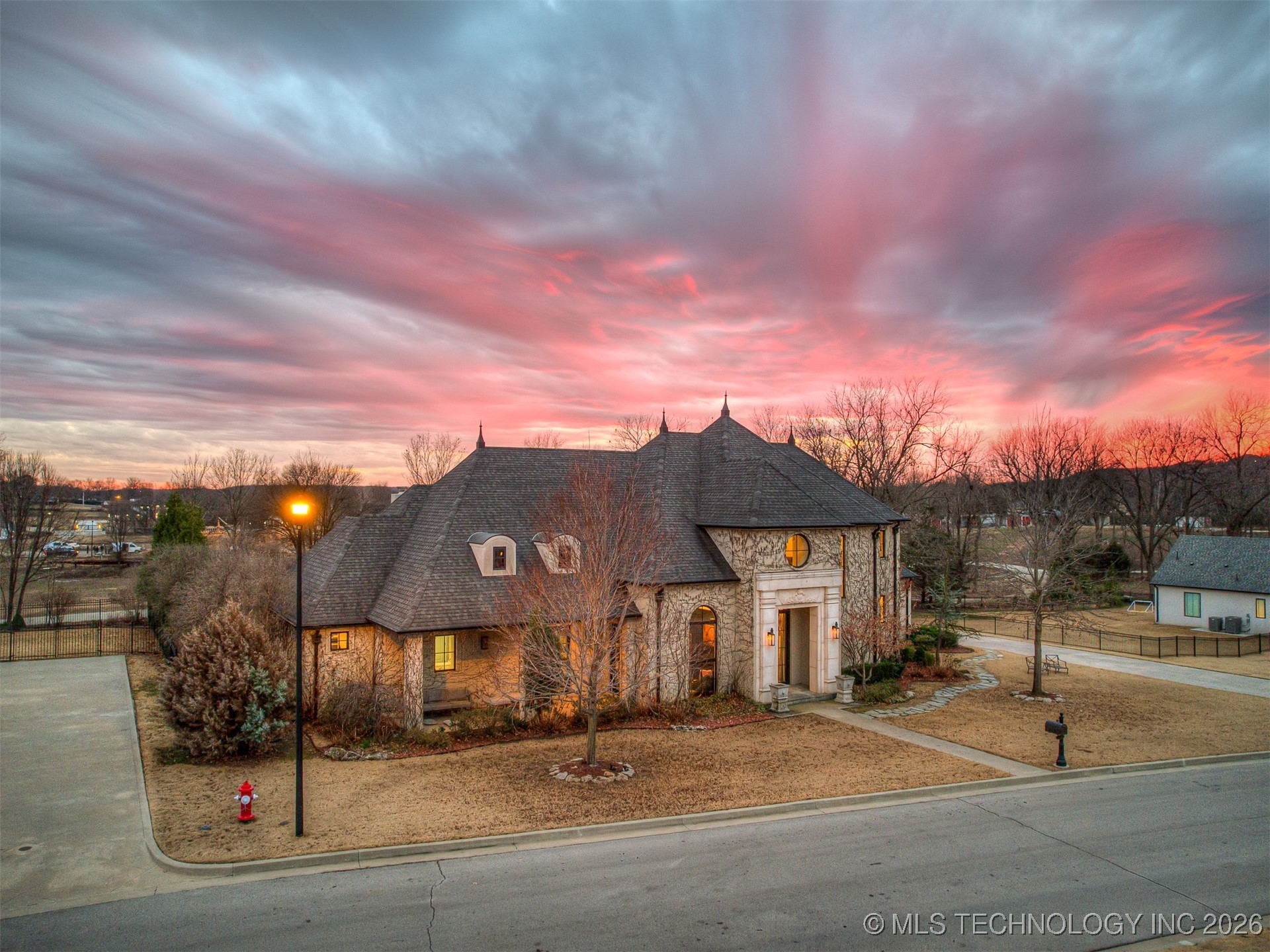 3306 W 68th Street Property Photo 1