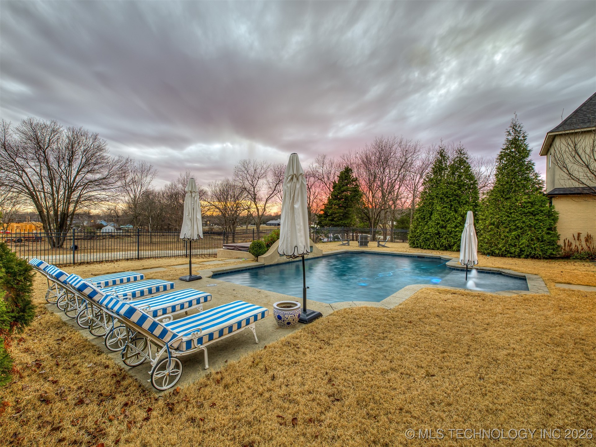 3306 W 68th Street Property Photo 12