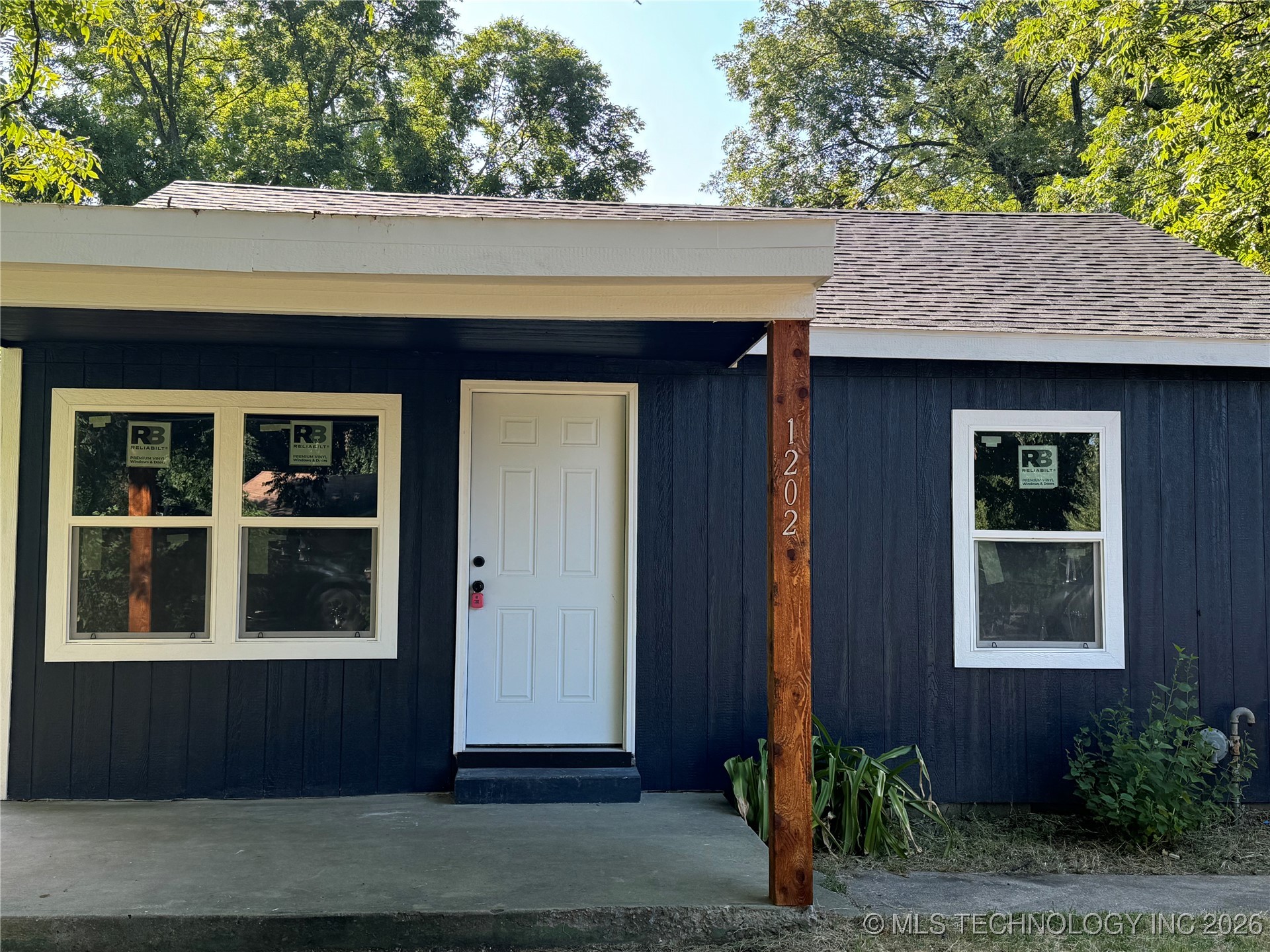 1202 D SE Property Photo 1