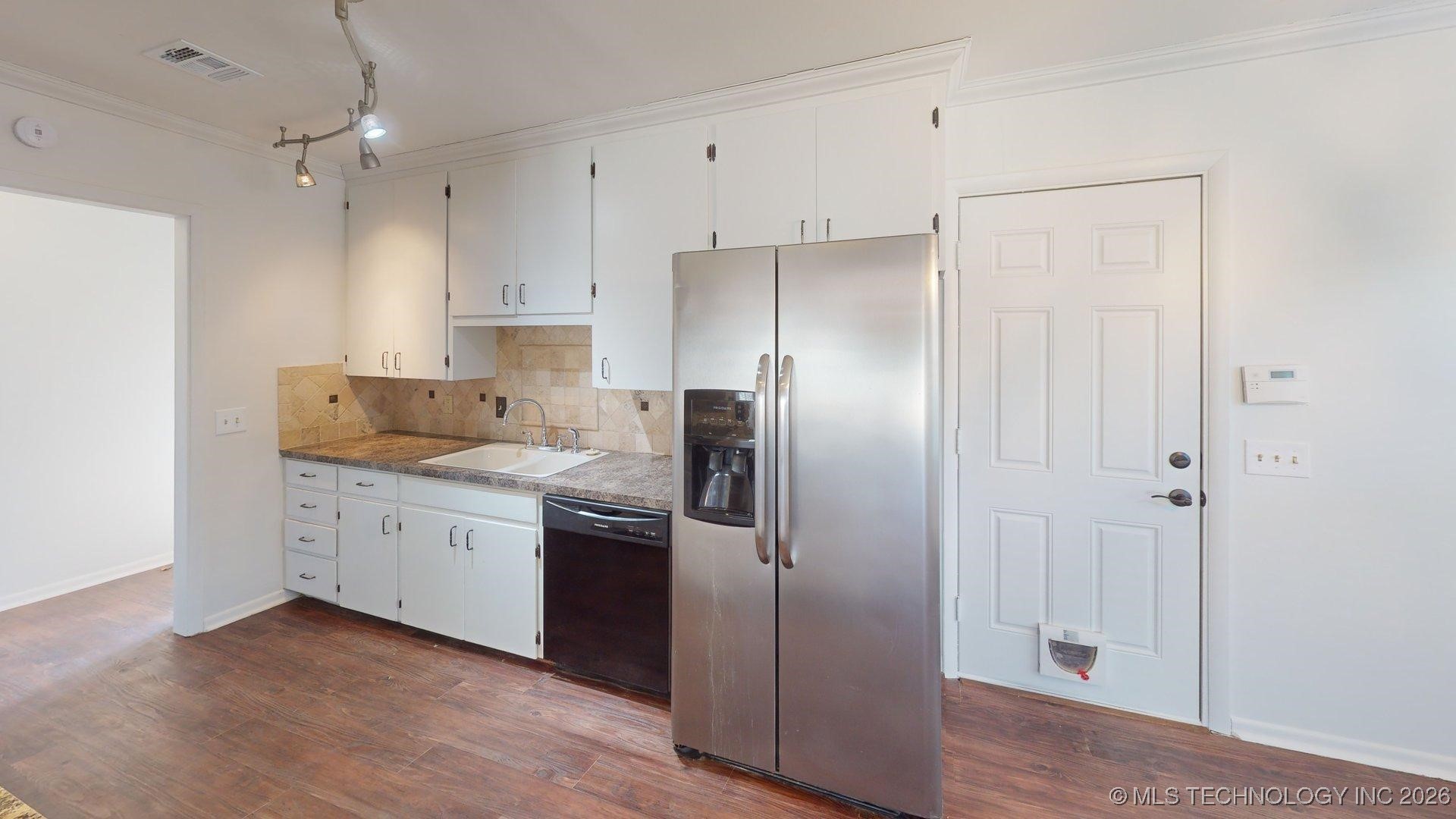 1521 E 60th Street Property Photo 6