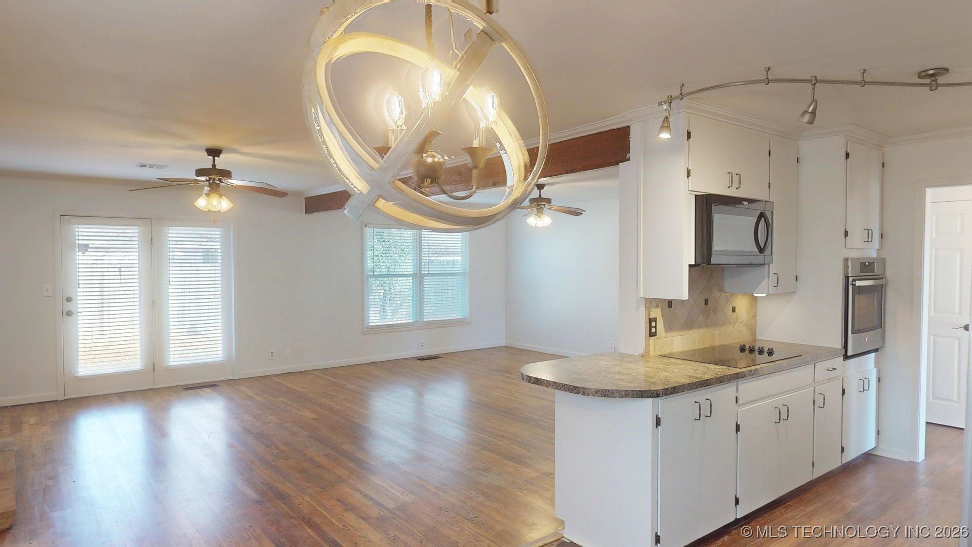 1521 E 60th Street Property Photo 9