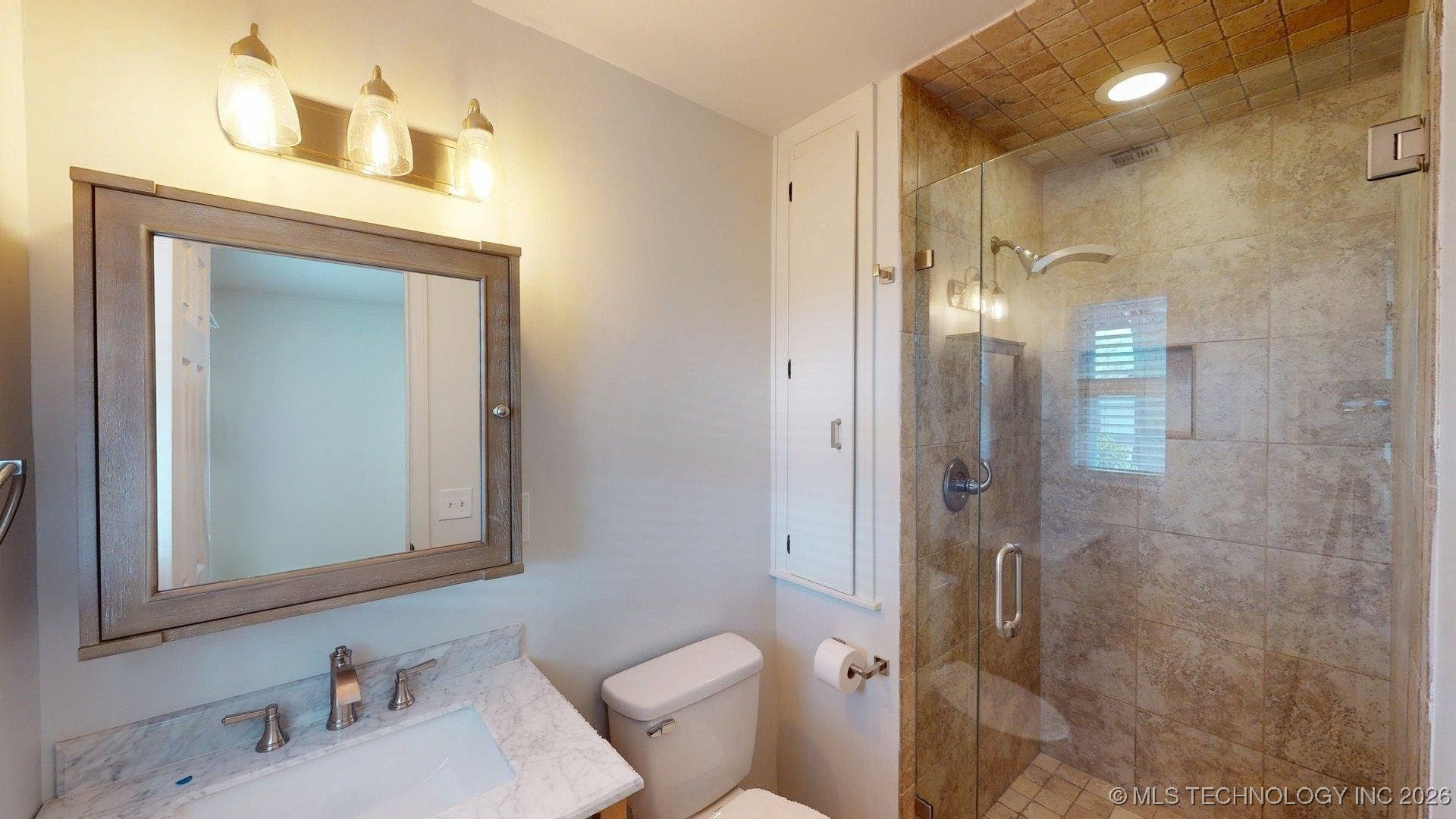 1521 E 60th Street Property Photo 17