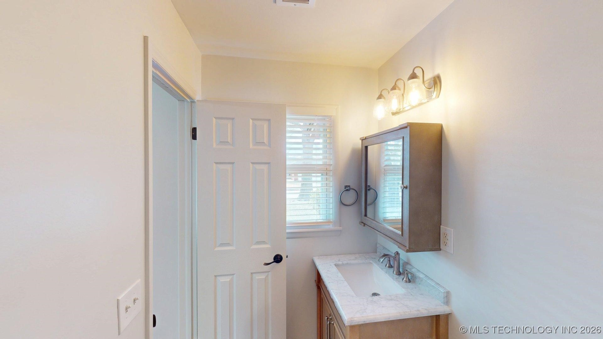 1521 E 60th Street Property Photo 19