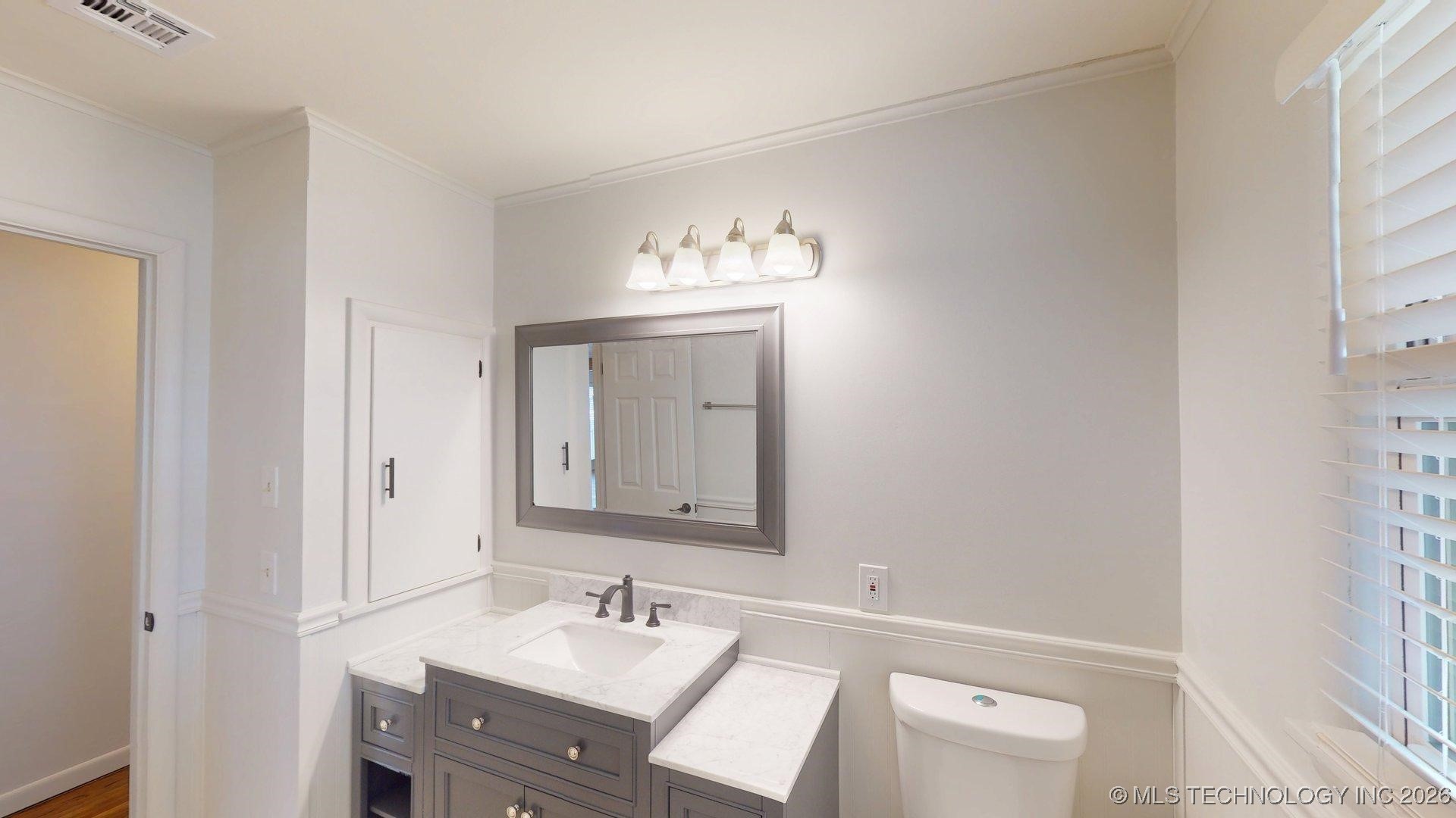 1521 E 60th Street Property Photo 23