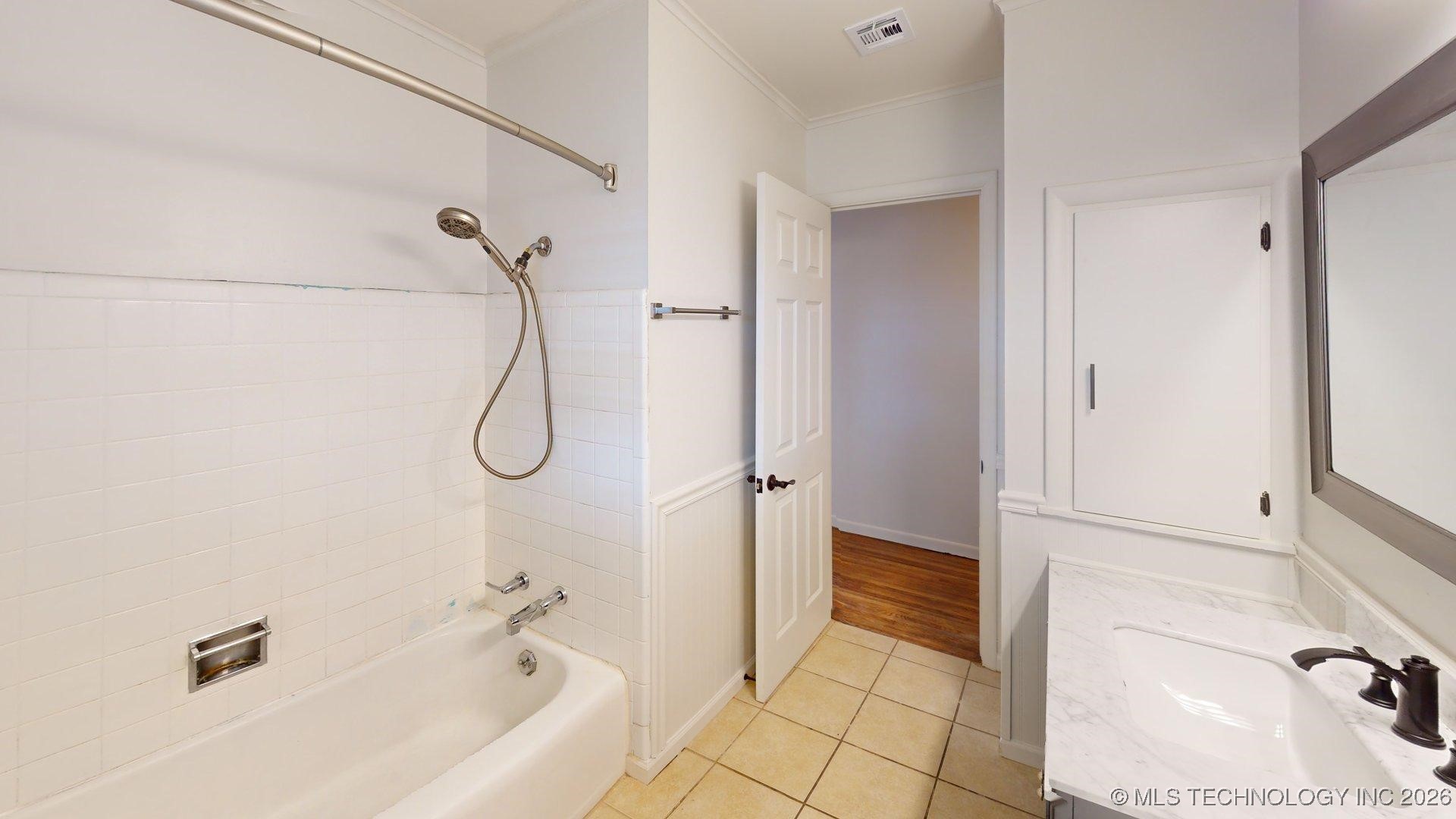 1521 E 60th Street Property Photo 25