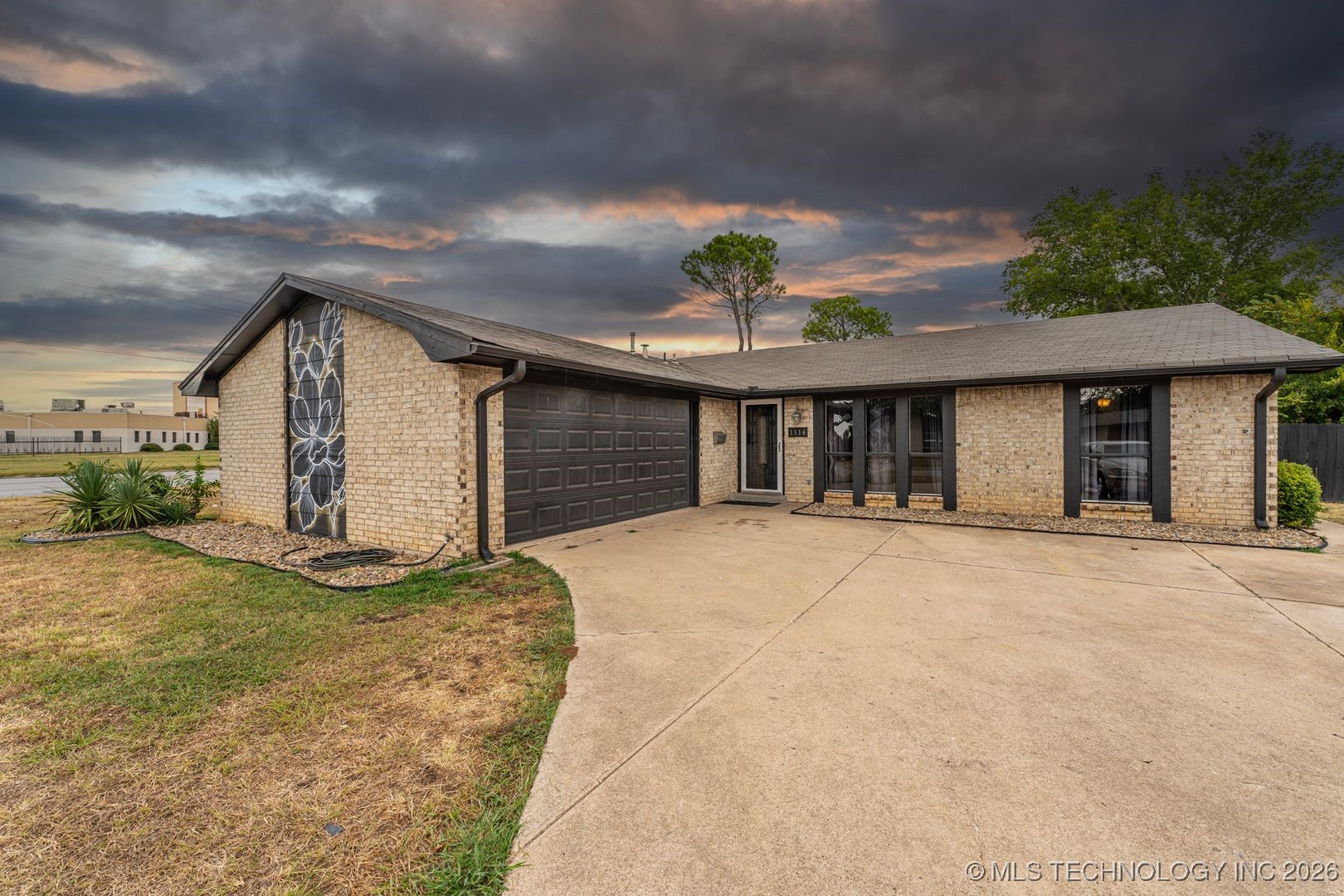 1114 Osage Property Photo 4