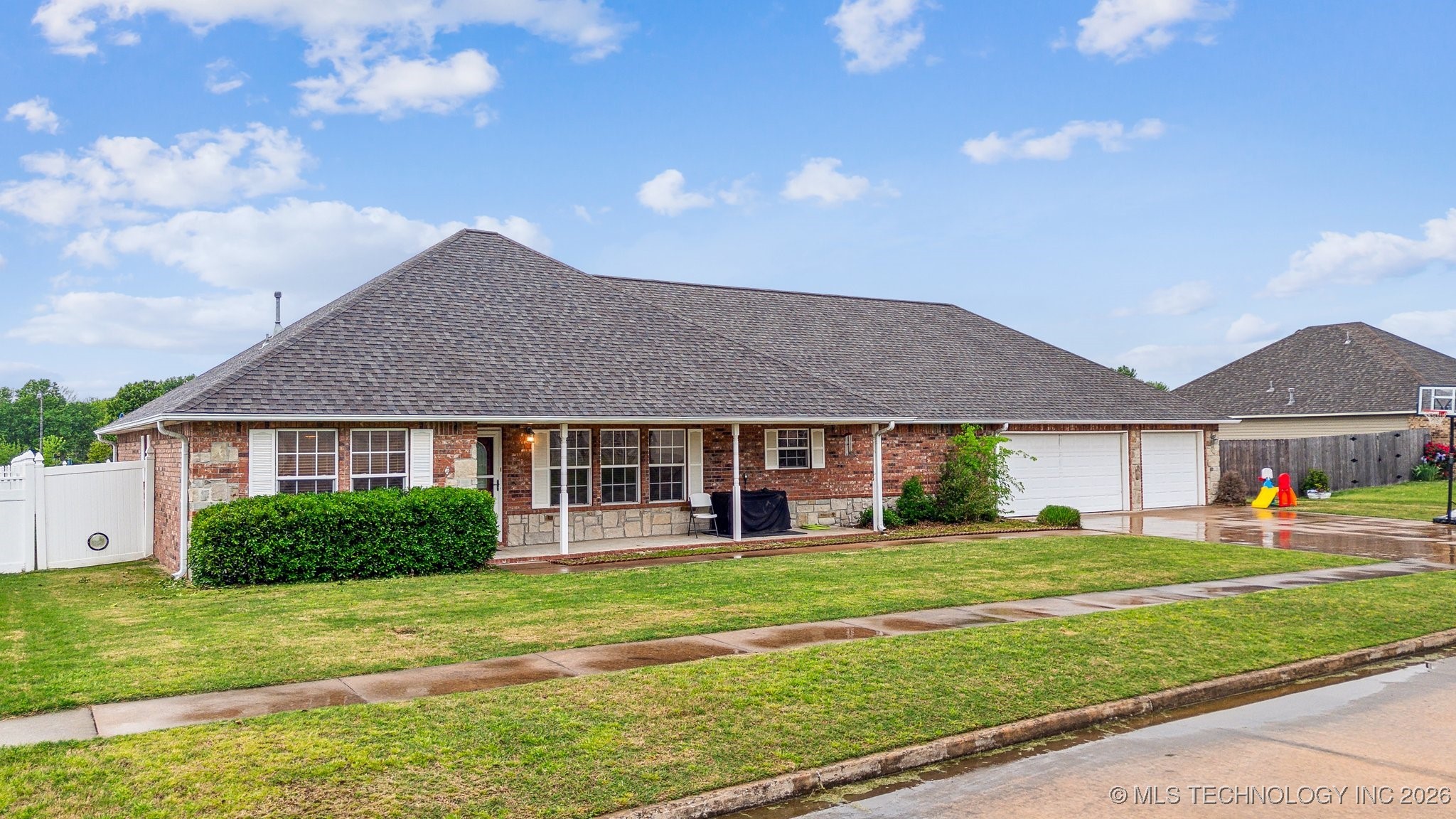 2770 Summerfield Place Property Photo 2