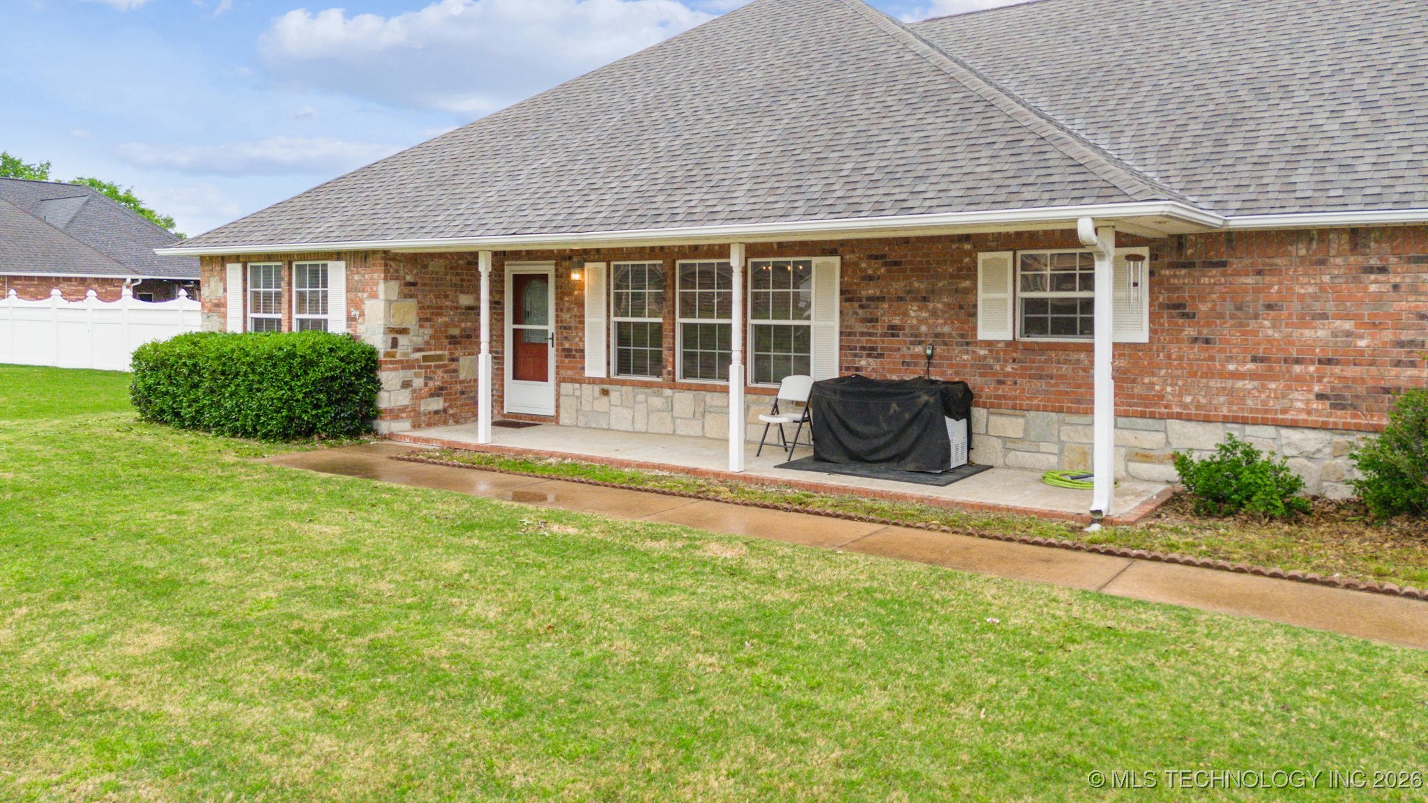 2770 Summerfield Place Property Photo 3